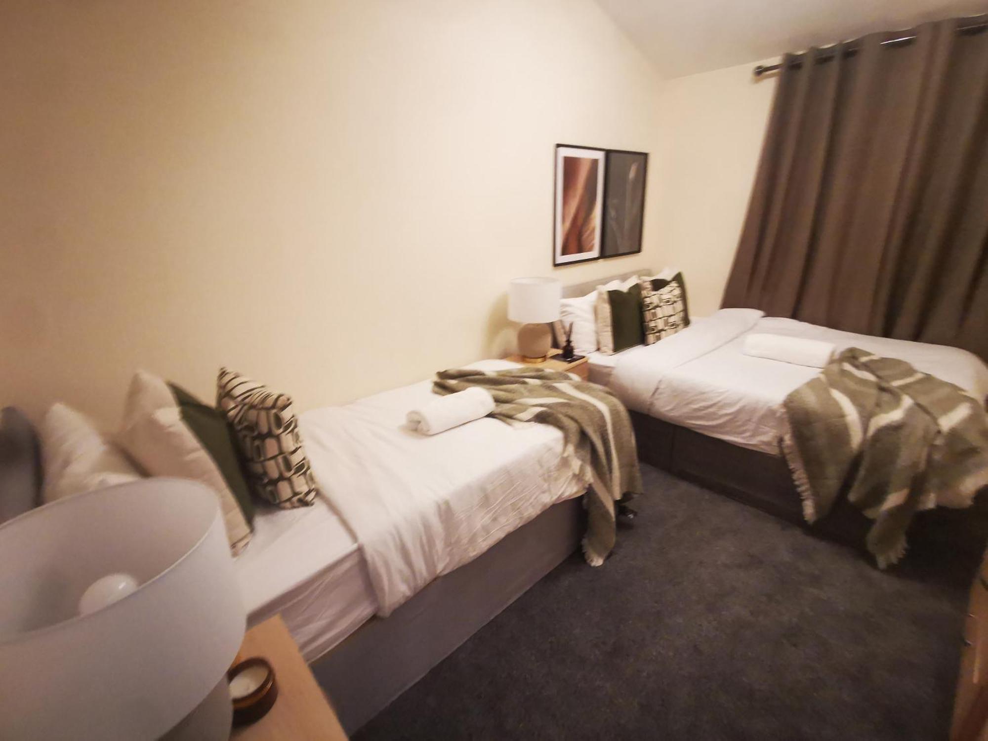 Ferienhaus Charming House With 3 Bedrooms Near O2arena *