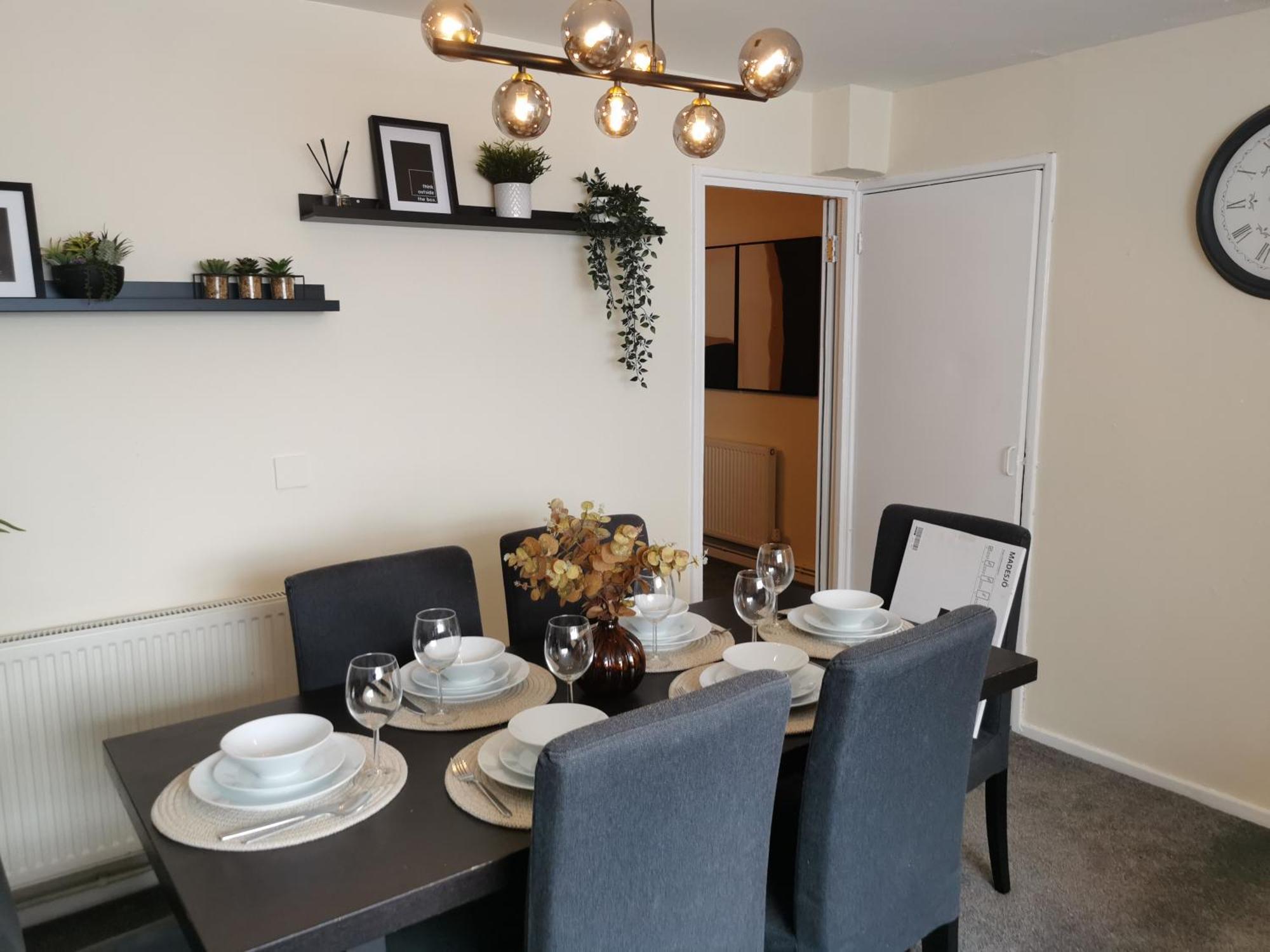 Ferienhaus Charming House With 3 Bedrooms Near O2arena *