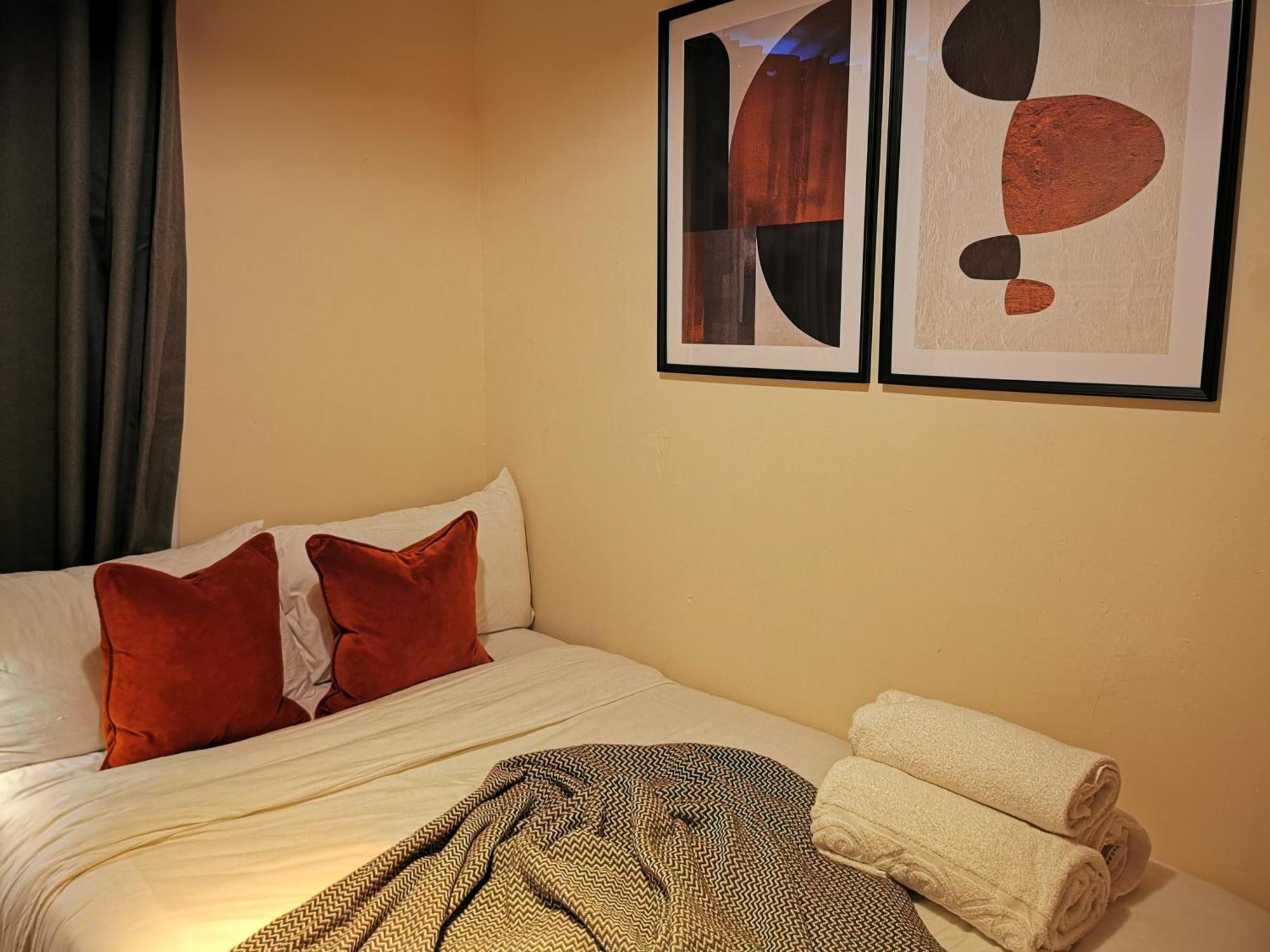 Charming House With 3 Bedrooms Near O2arena Ferienhaus *