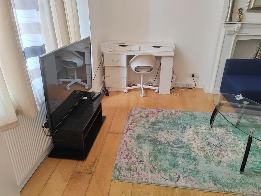 Two Bedroom In Paddington, Apartment London