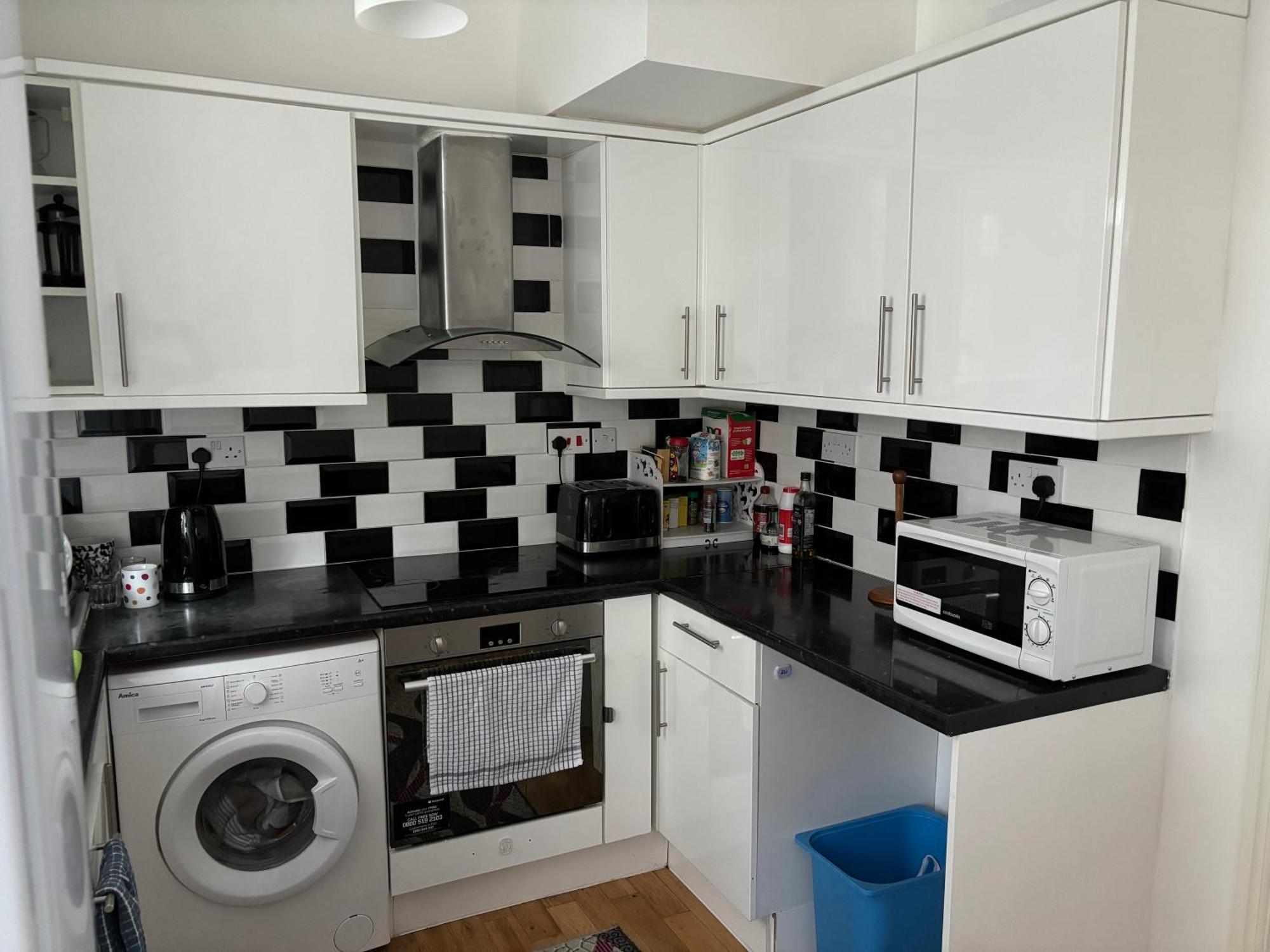 Spacious 2 Bedroom House With Garden * Londen