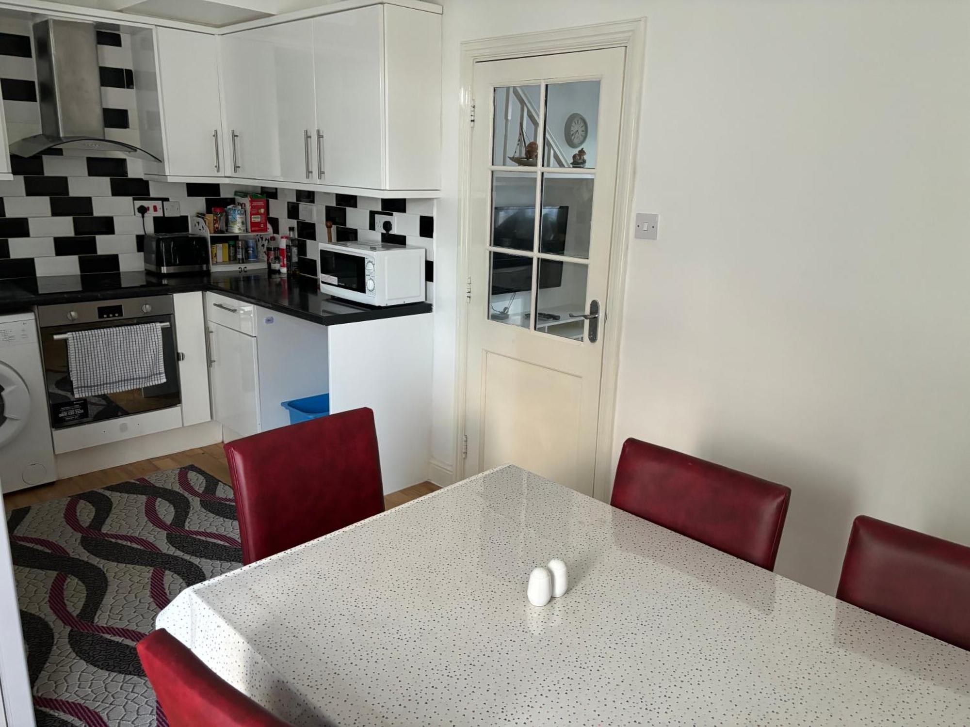 Appartement Spacious 2 Bedroom House With Garden Londen