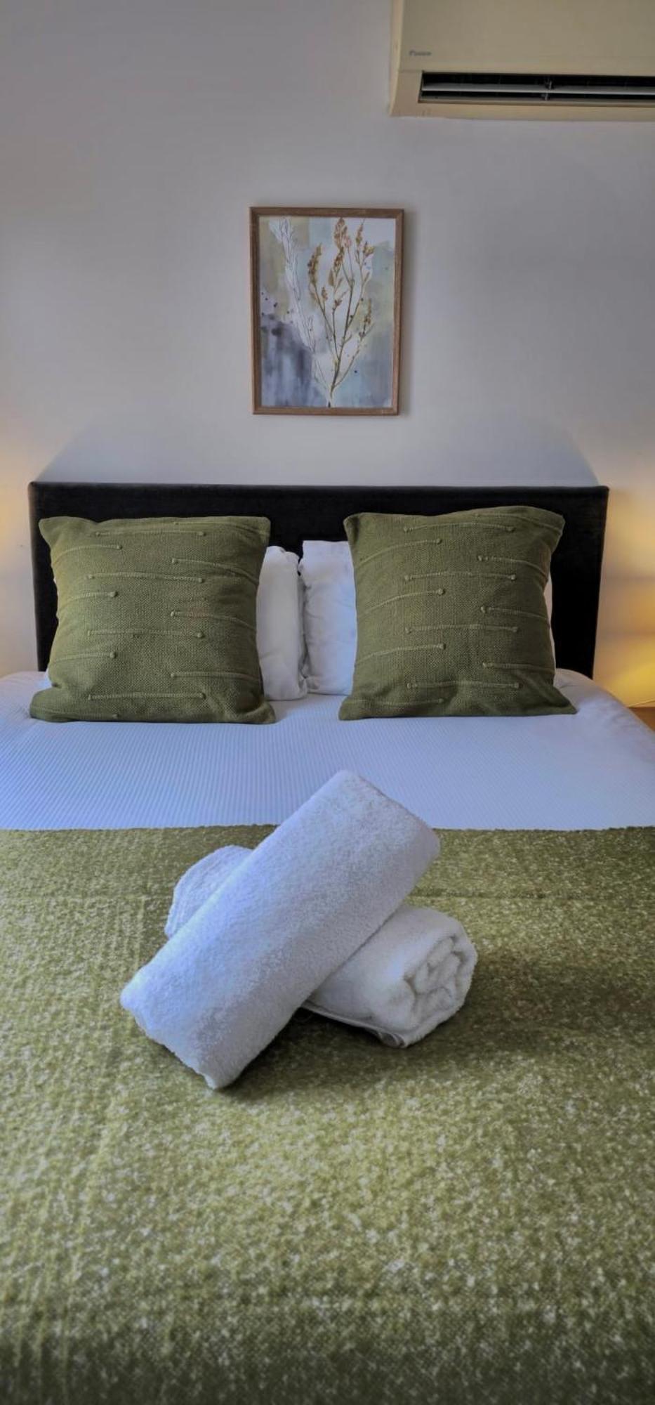 Spacious 3-bed 3-bath Luxury With Balcony Hyde Park Apartment London