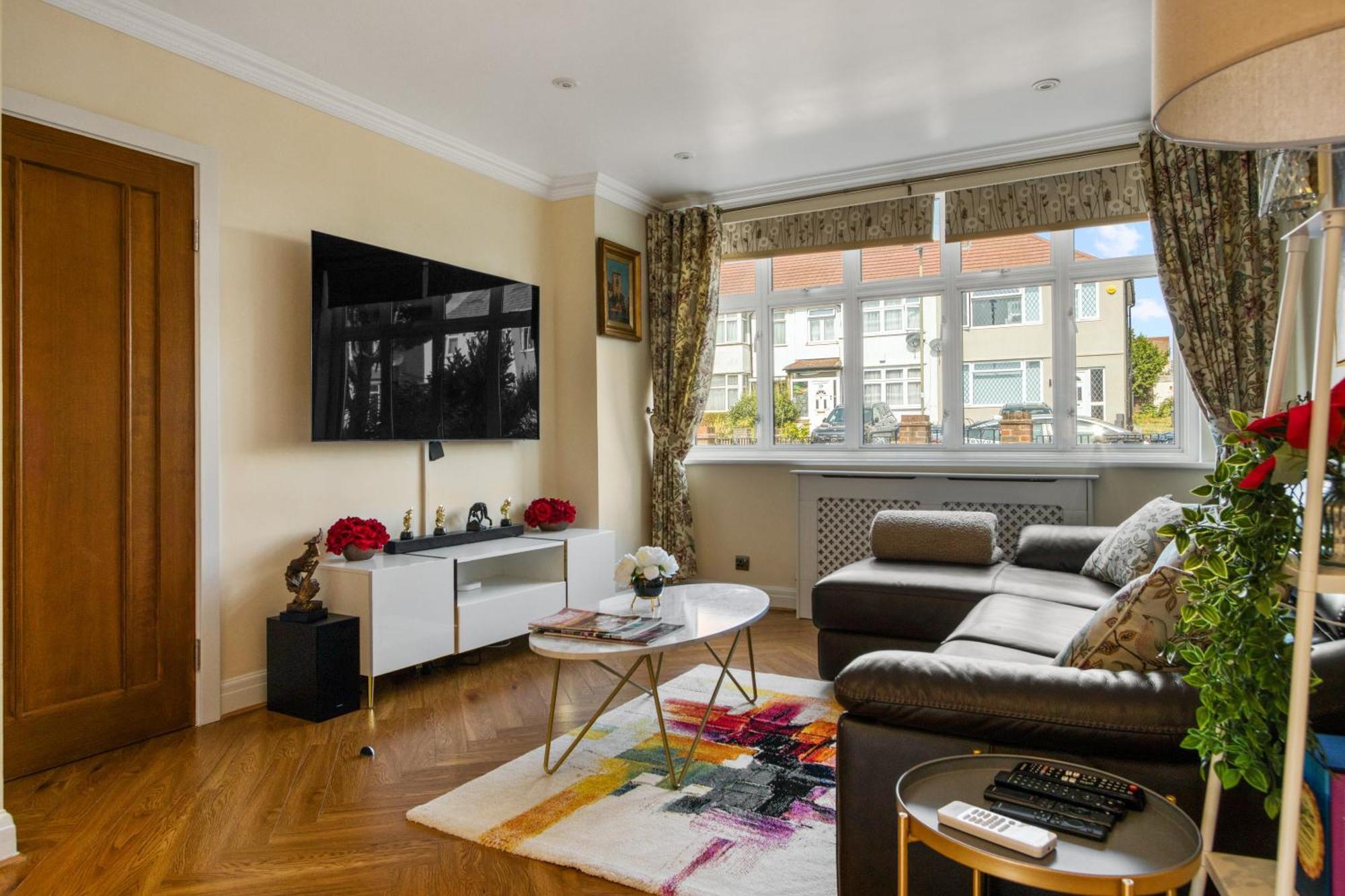 Casa Marina- 4 Bedroom House With Garden And Balcony London