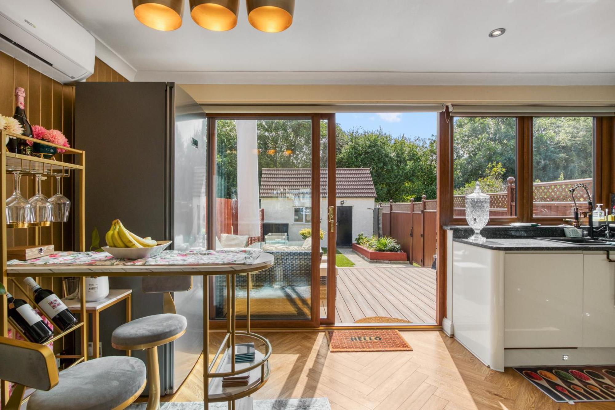 Casa Marina- 4 Bedroom House With Garden And Balcony * London