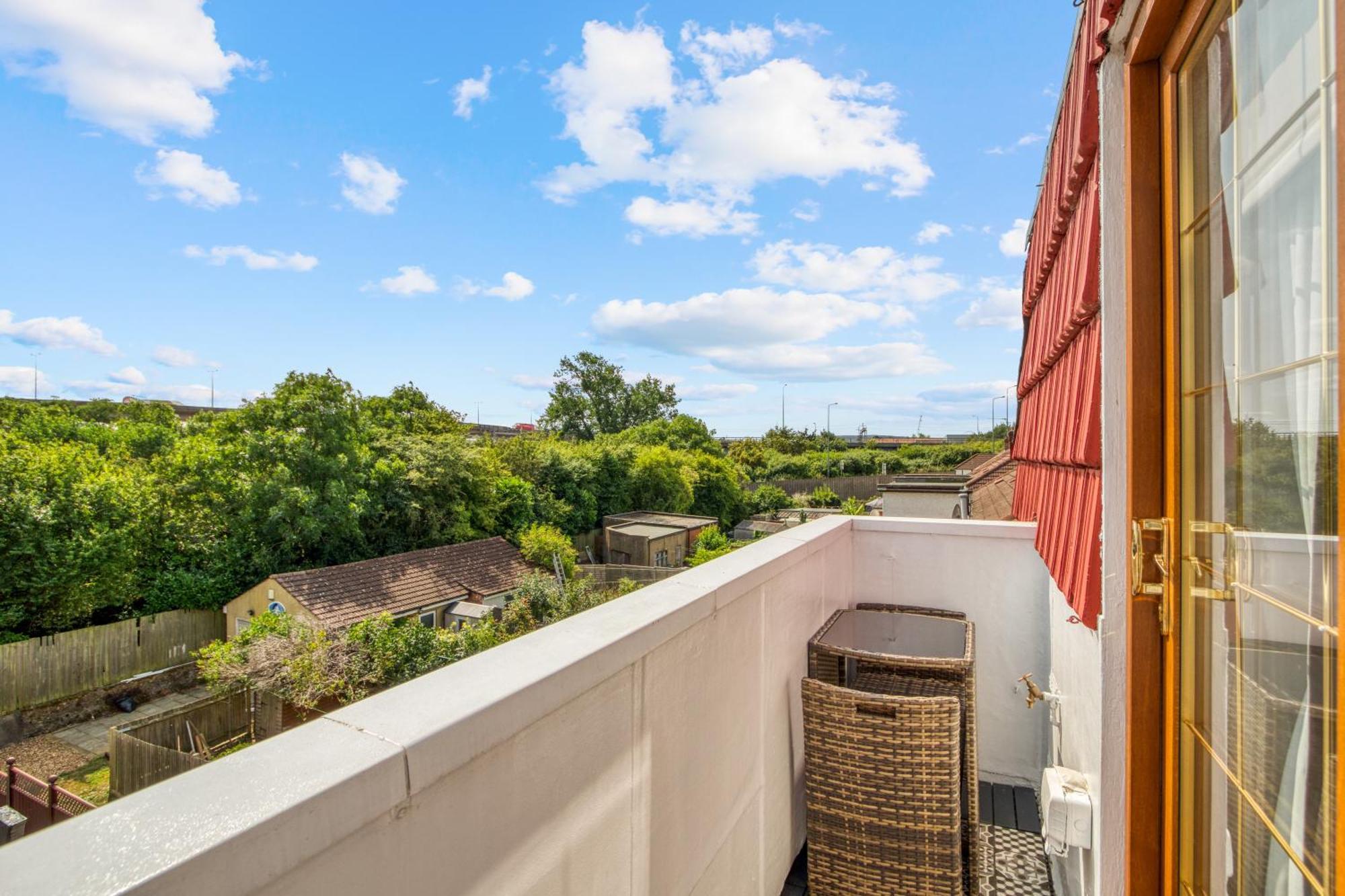 Casa Marina- 4 Bedroom House With Garden And Balcony Holiday home London