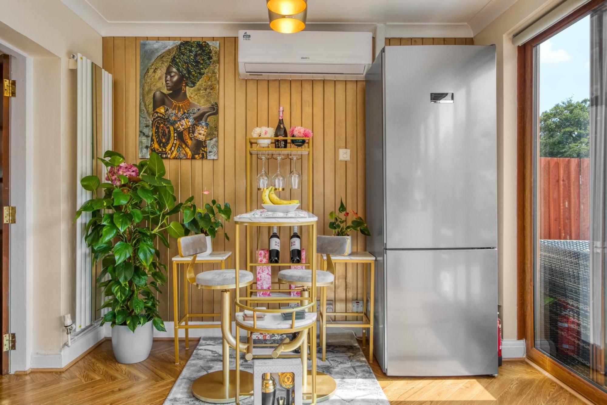 Holiday home Casa Marina- 4 Bedroom House With Garden And Balcony London