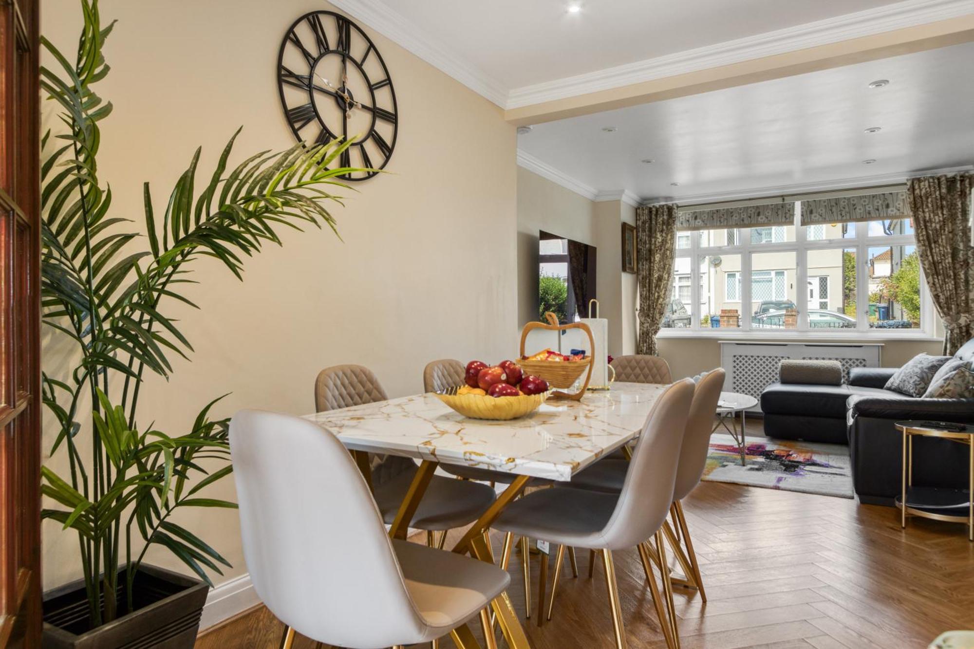 Casa Marina- 4 Bedroom House With Garden And Balcony Holiday home London