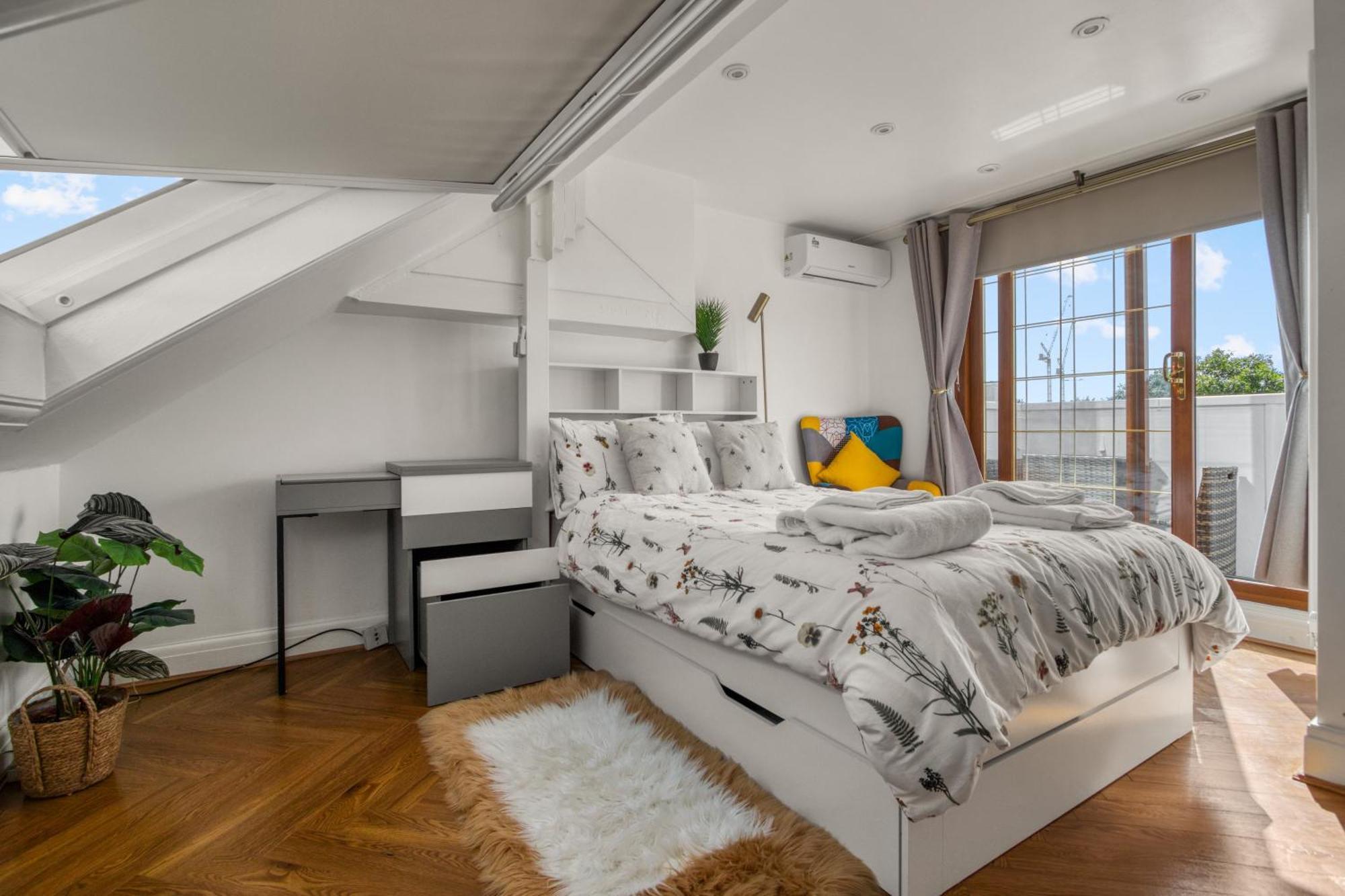 Casa Marina- 4 Bedroom House With Garden And Balcony London