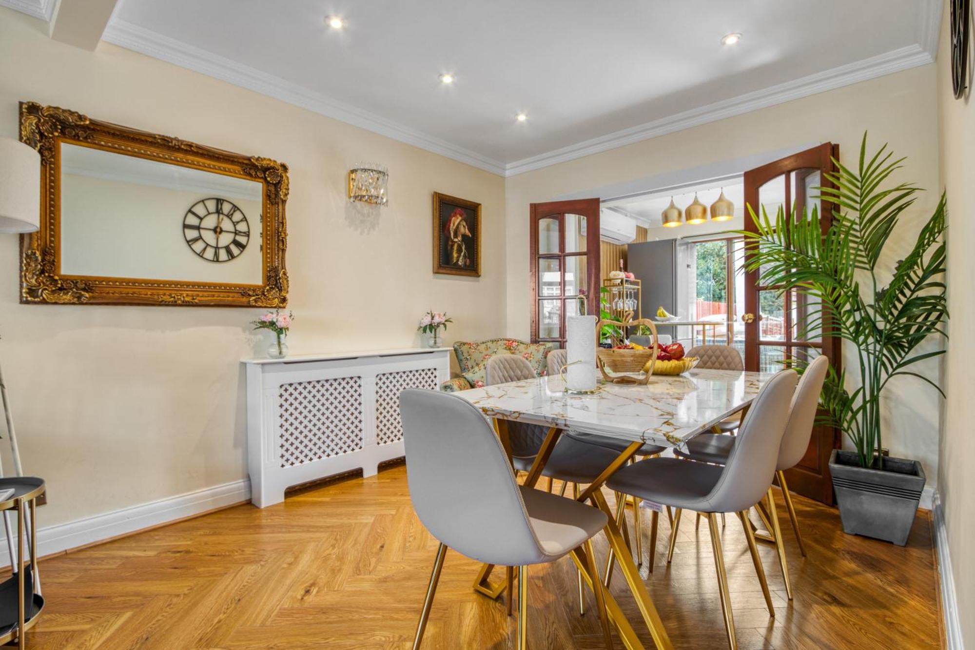 Casa Marina- 4 Bedroom House With Garden And Balcony Holiday home London