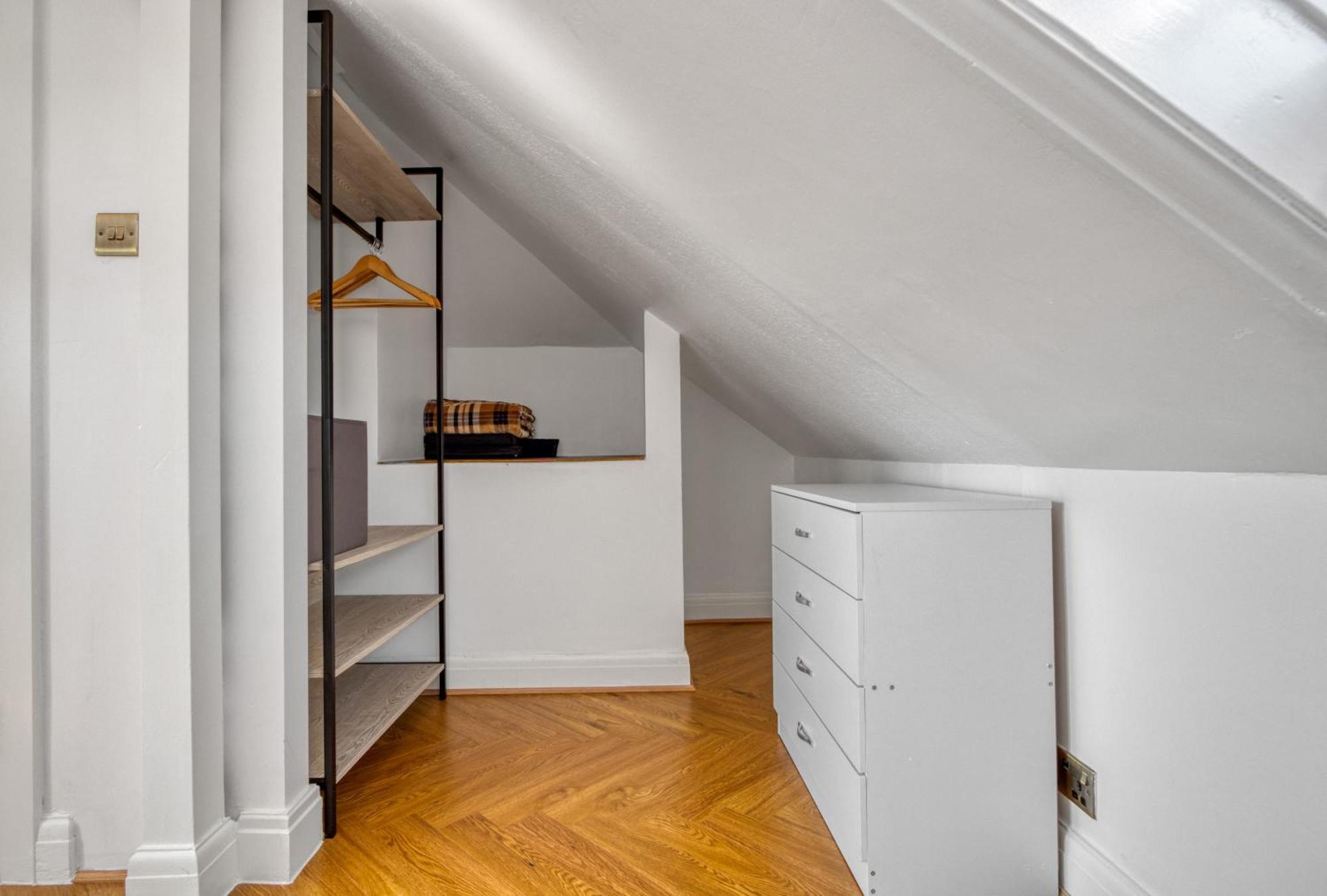 Casa Marina- 4 Bedroom House With Garden And Balcony London