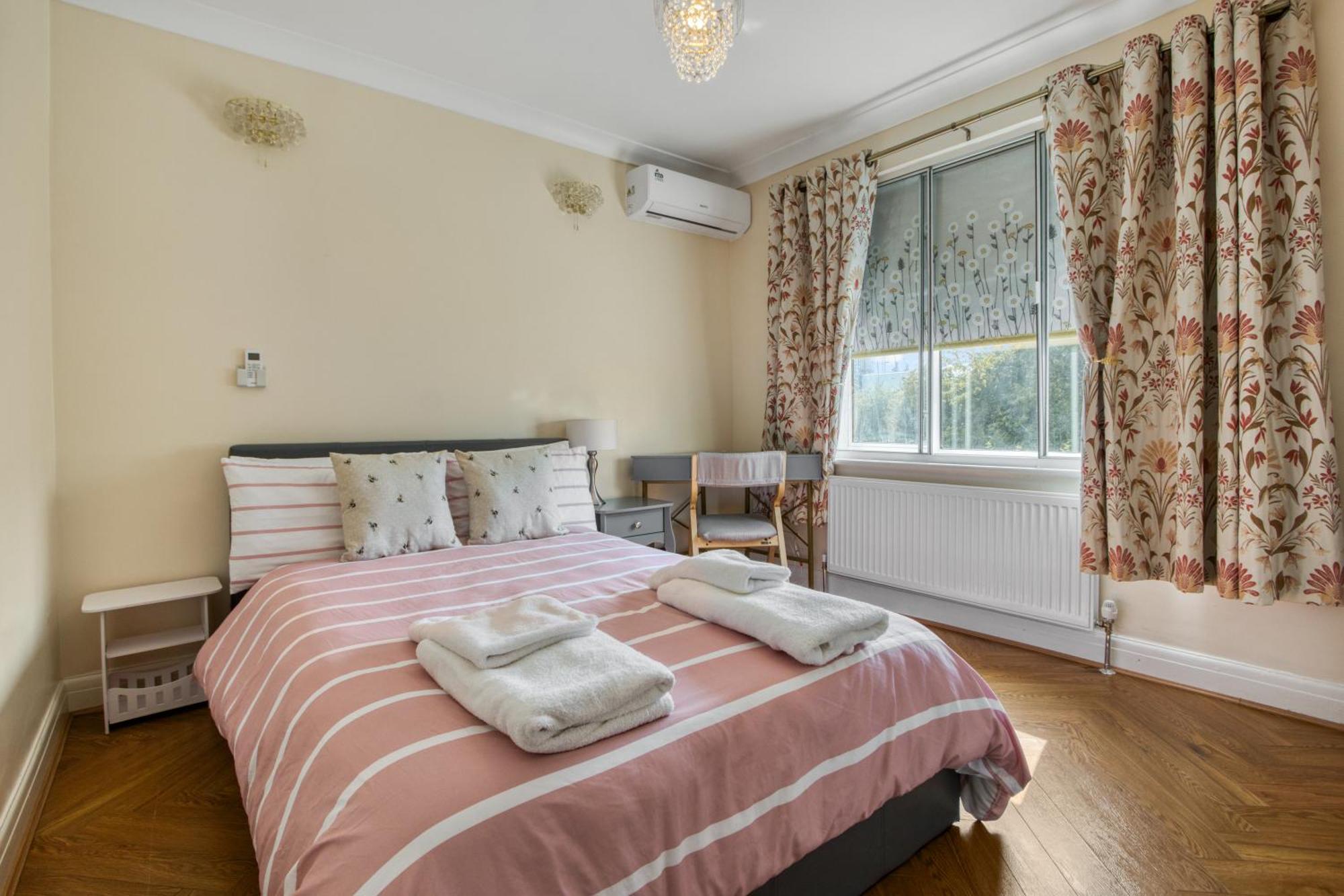 Casa Marina- 4 Bedroom House With Garden And Balcony * London