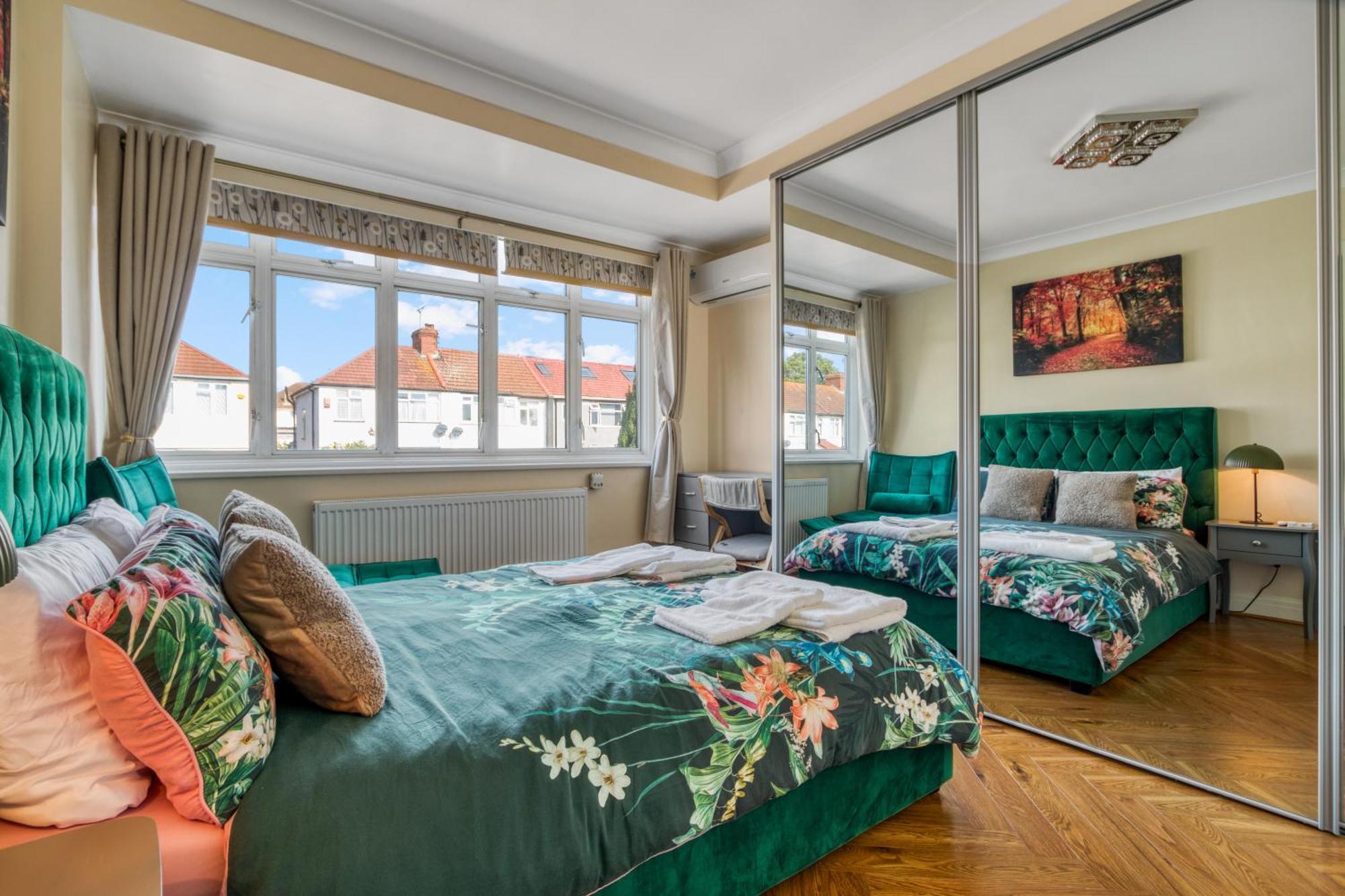Holiday home Casa Marina- 4 Bedroom House With Garden And Balcony London