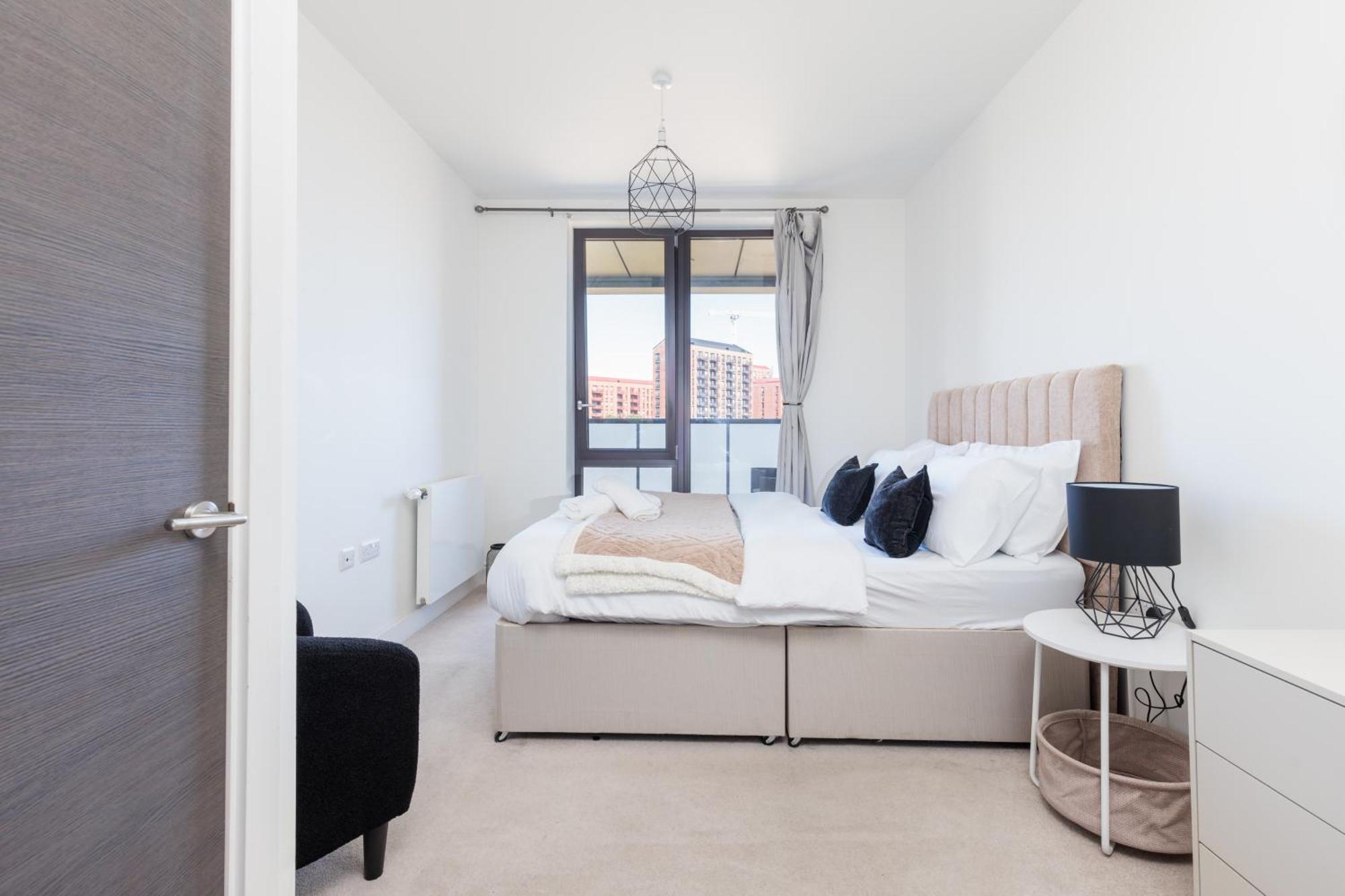 Modern Flat Canary Wharf, Close To Apartment *