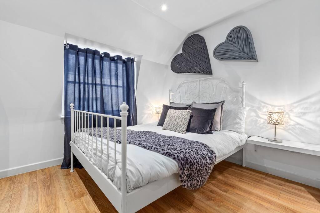 3 Bedroom Flat In Mayfair Hy4 London
