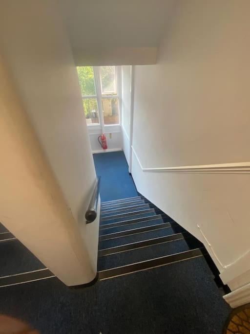 Appartement 1Bed Flat, Sleeps 3 - 2Min Tube , 20Min Central London, 1Gb Fibre Wifi, Free Snacks & Toiletries, 2 New Smart Tvs & Sofabed *
