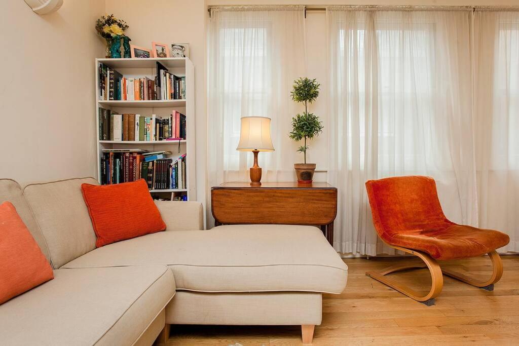 Apartment Bright 2 Bedroom Flat In London
