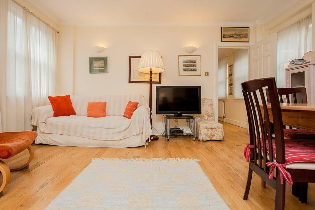 Apartment Bright 2 Bedroom Flat In