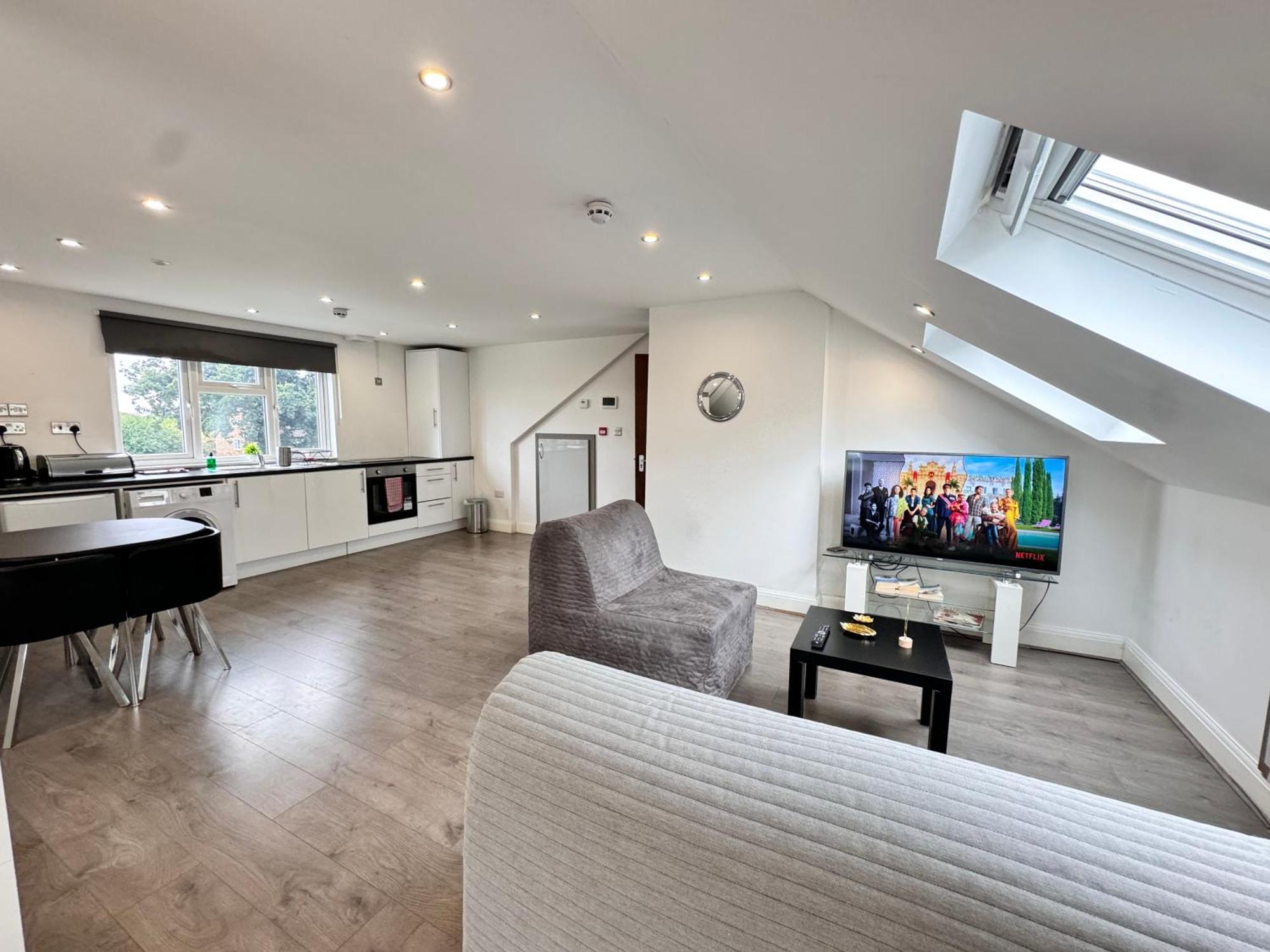 Apartment Hatton Heathrow Airport- Free Parking-free Underground To And From Heathrow Airport Hatton Cross Picture-see Fast Hatton Cross To 30min