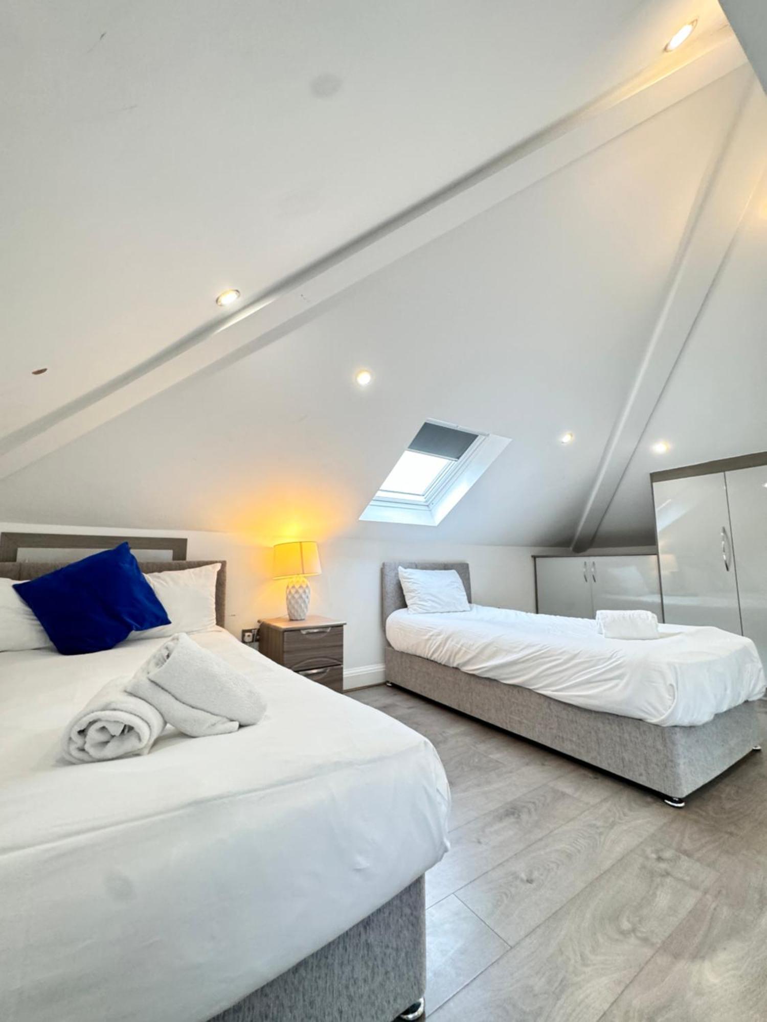 Hatton Heathrow Airport- Free Parking-free Underground To And From Heathrow Airport Hatton Cross Picture-see Fast Hatton Cross To 30min * London