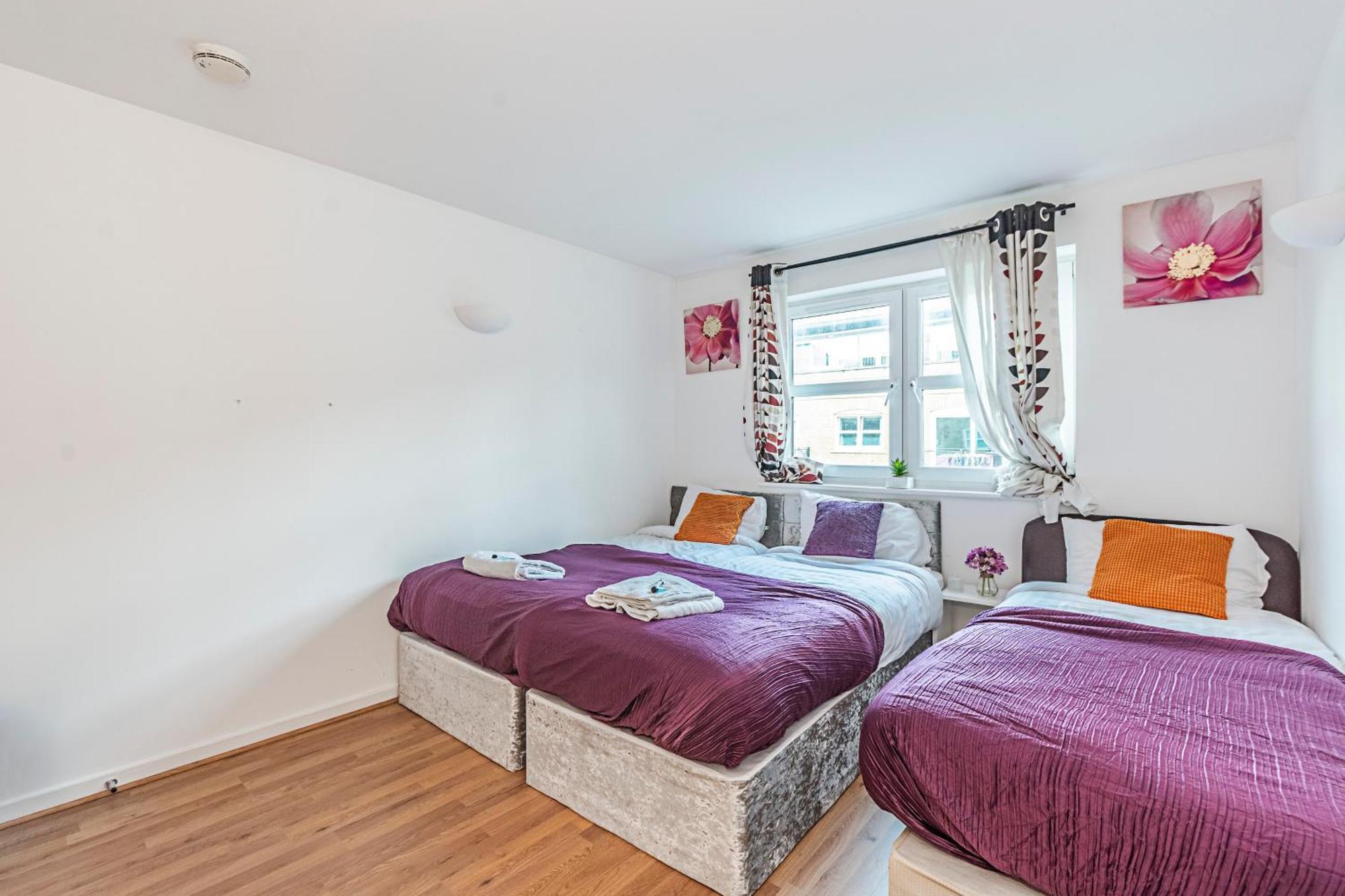 Heads On Bed- Excel Royal Victoria Dock O2 * London