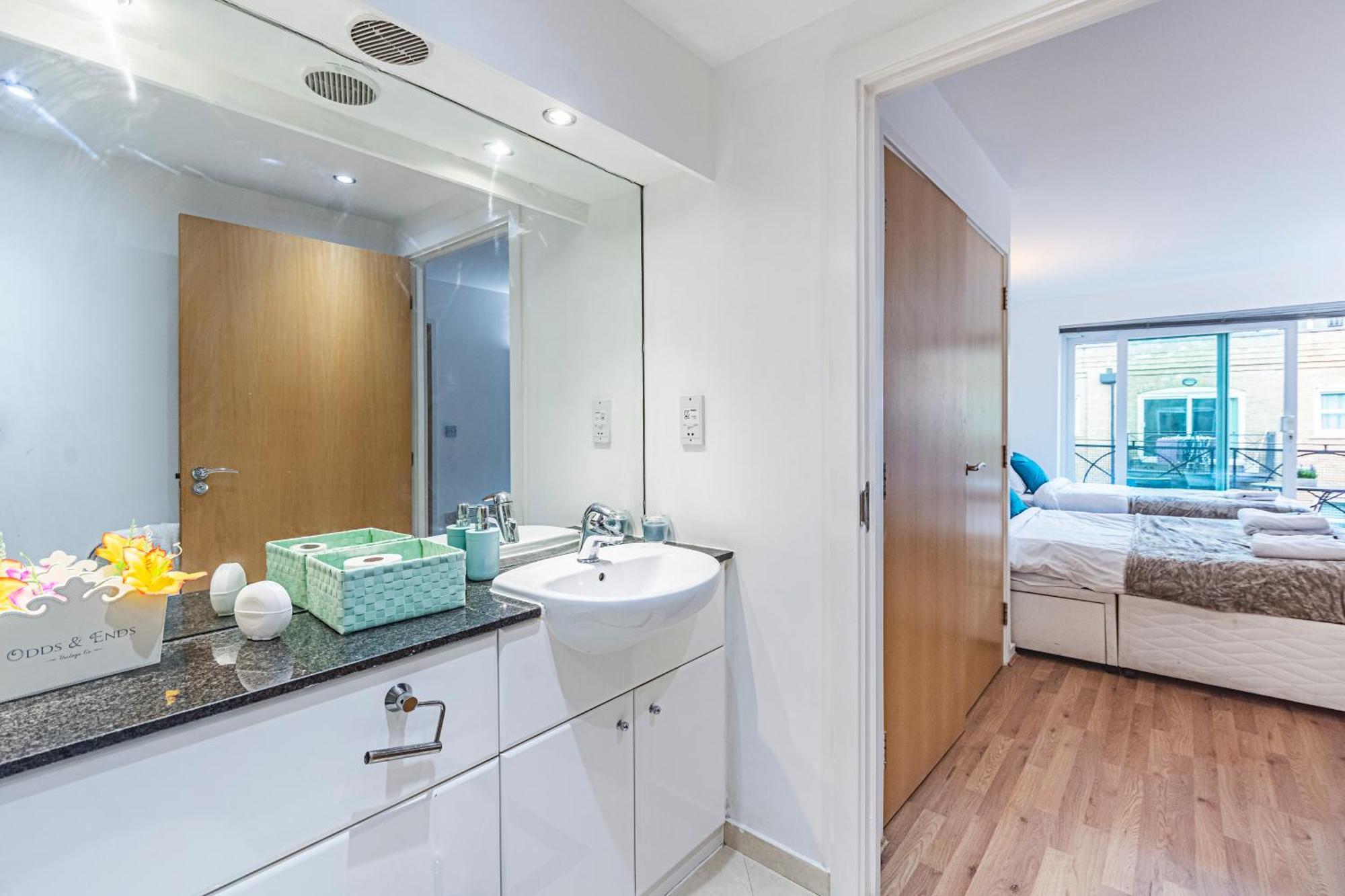Heads On Bed- Excel Royal Victoria Dock O2