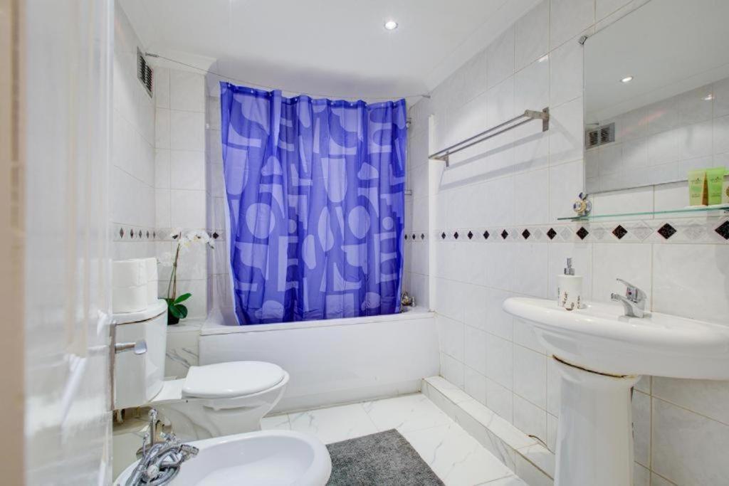 Hyde Park Two Bedroom * London