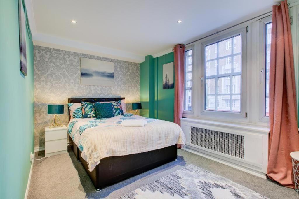Hyde Park Two Bedroom Apartment