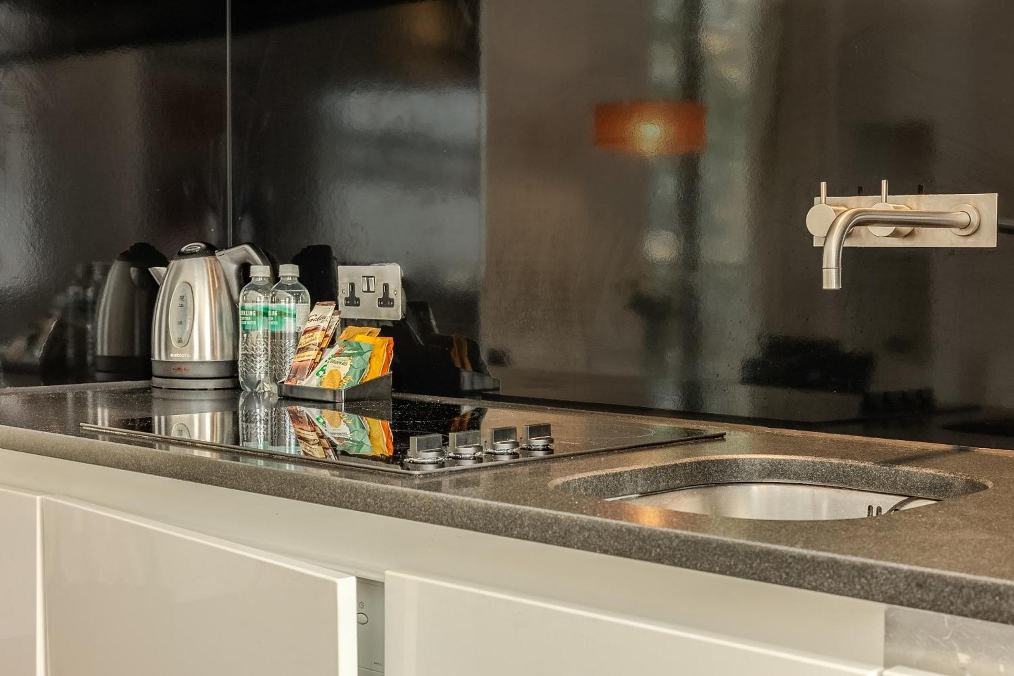 Modern Serviced 3 Minutes From Blackfriars Station Londen