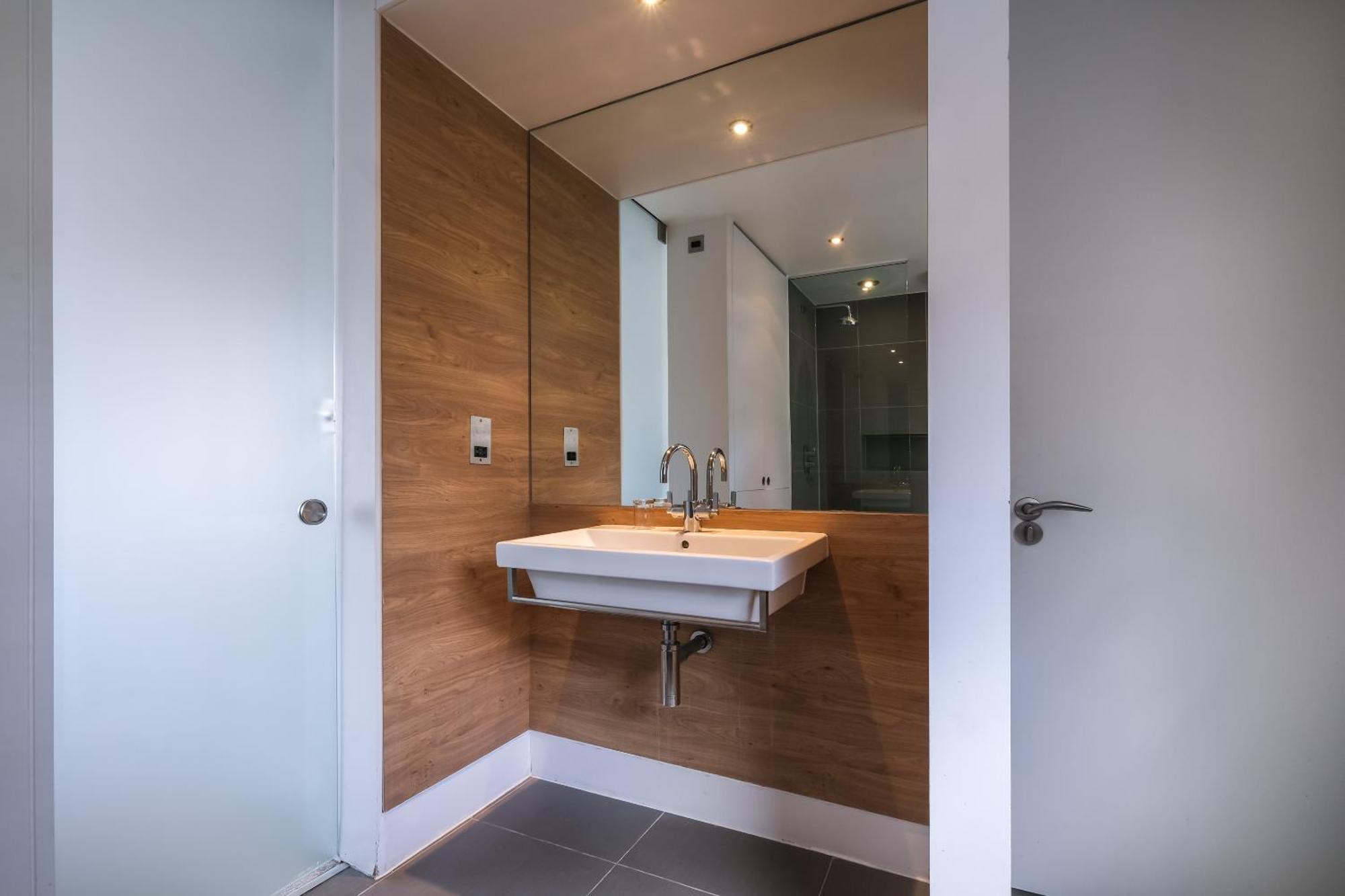 Modern Serviced 3 Minutes From Blackfriars Station Appartement Londen