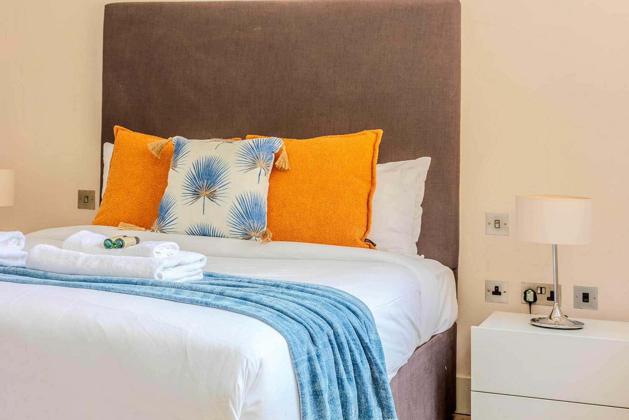 Modern Serviced 3 Minutes From Blackfriars Station Londen