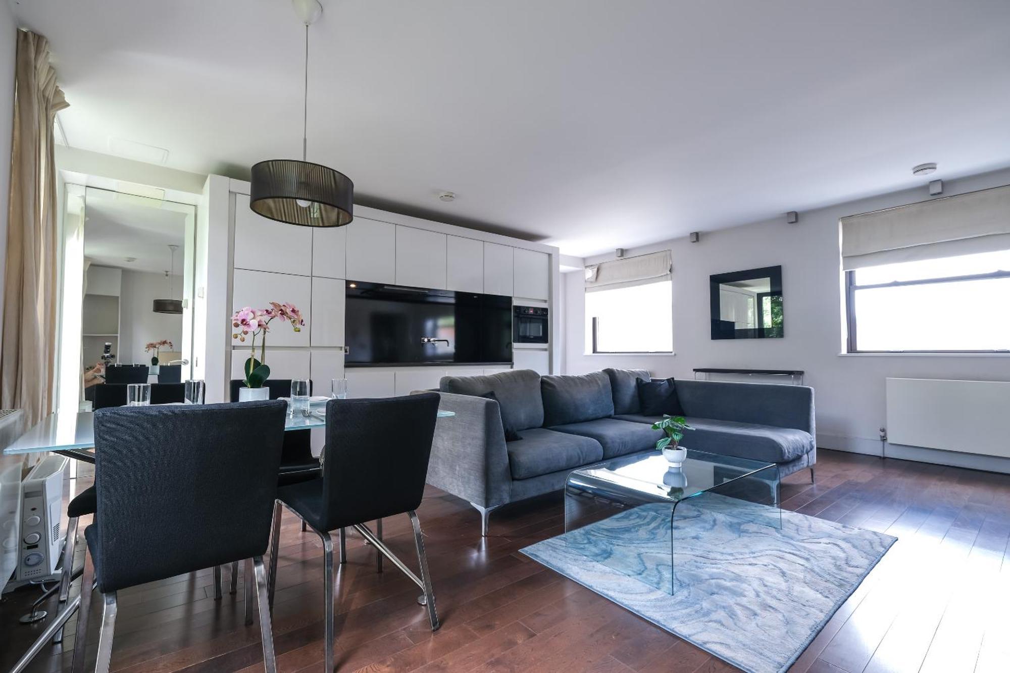 Modern Serviced 3 Minutes From Blackfriars Station Apartment