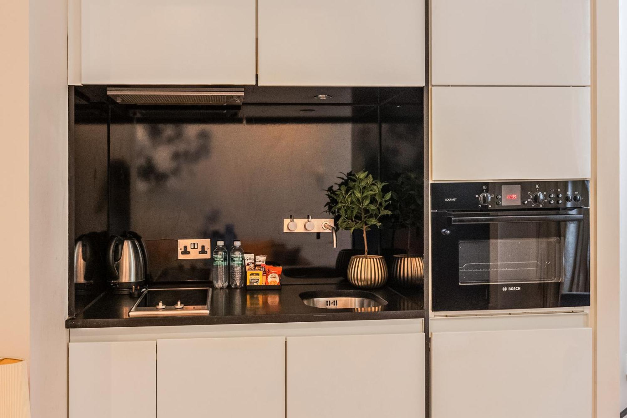 Modern Serviced 3 Minutes From Blackfriars Station Apartment *