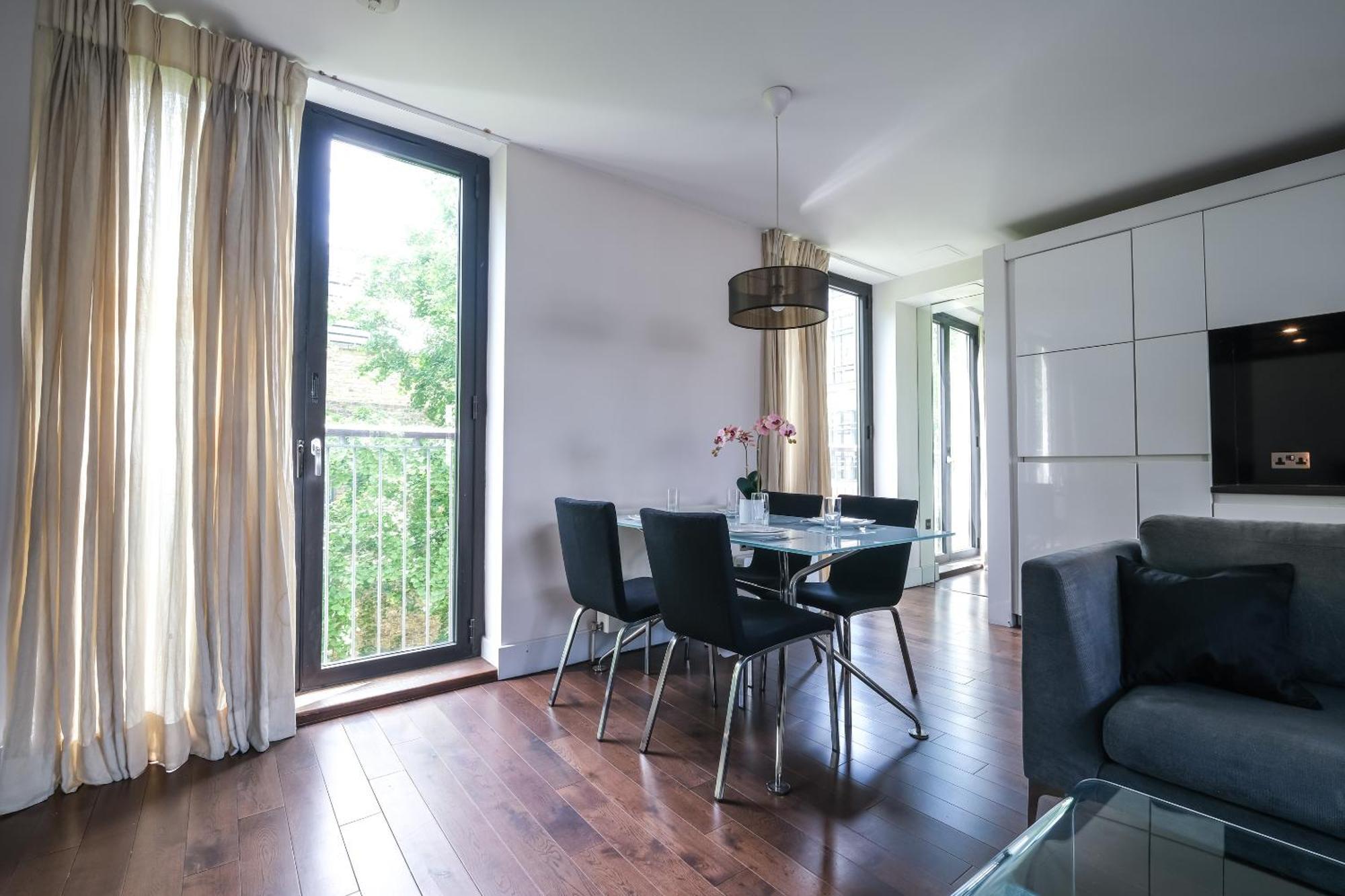 Modern Serviced 3 Minutes From Blackfriars Station Londen