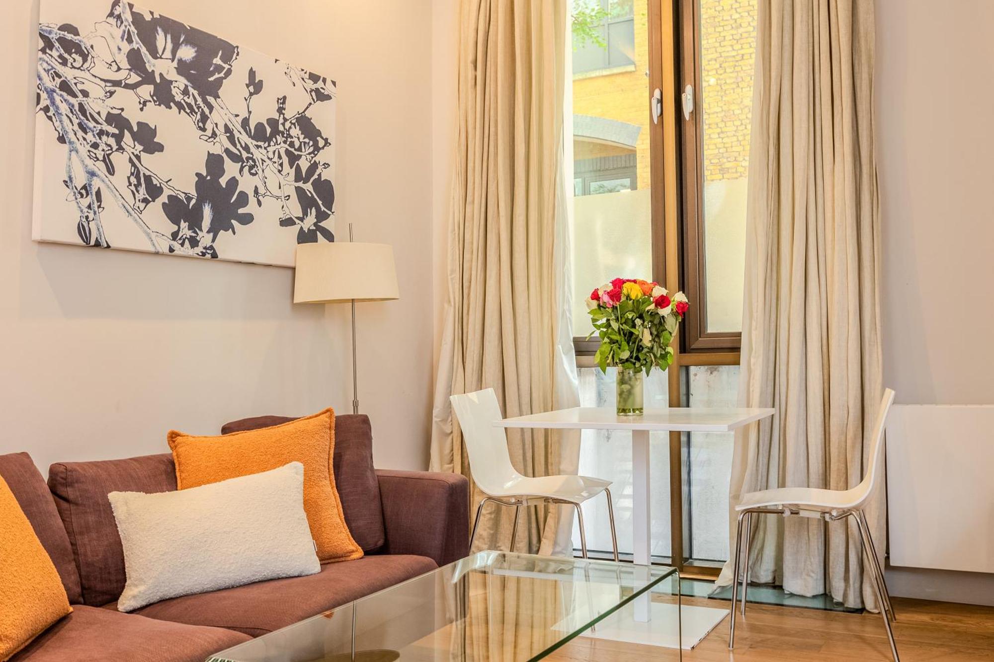 Modern Serviced 3 Minutes From Blackfriars Station Apartment