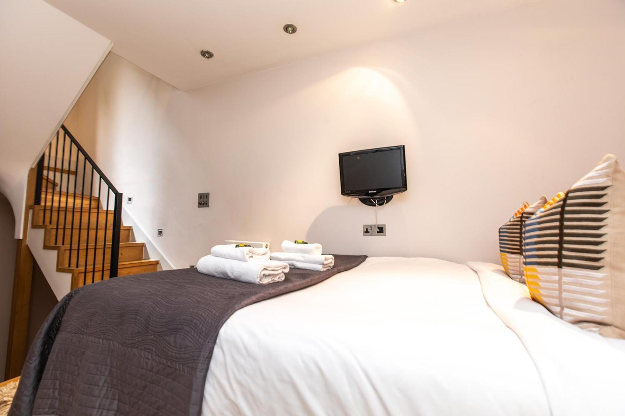 Modern Serviced 3 Minutes From Blackfriars Station Apartment *