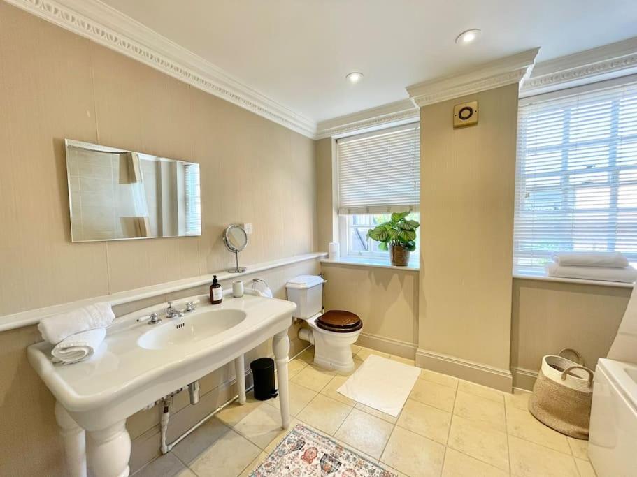 Luxury 3-bdr Flat Near Selfridges Mayfair Apartment