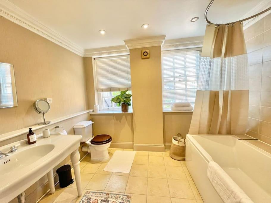 Luxury 3-bdr Flat Near Selfridges Mayfair Apartment