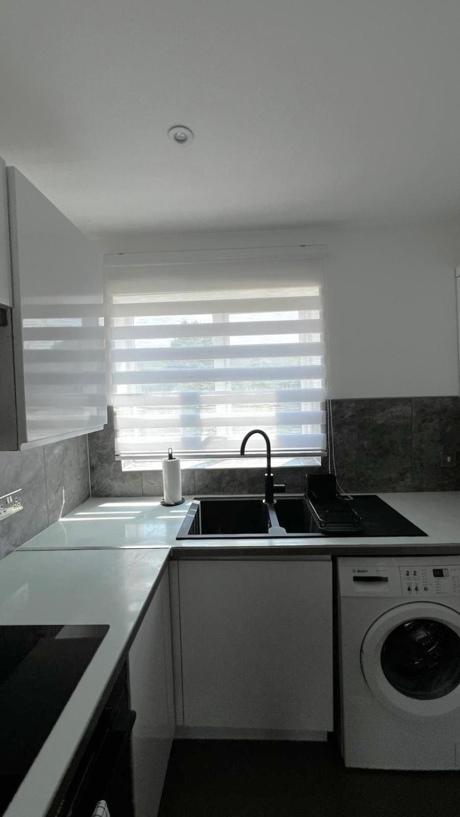 Apartment 2-bedroom Flat Walking Distance To Excel - Perfect Location! *