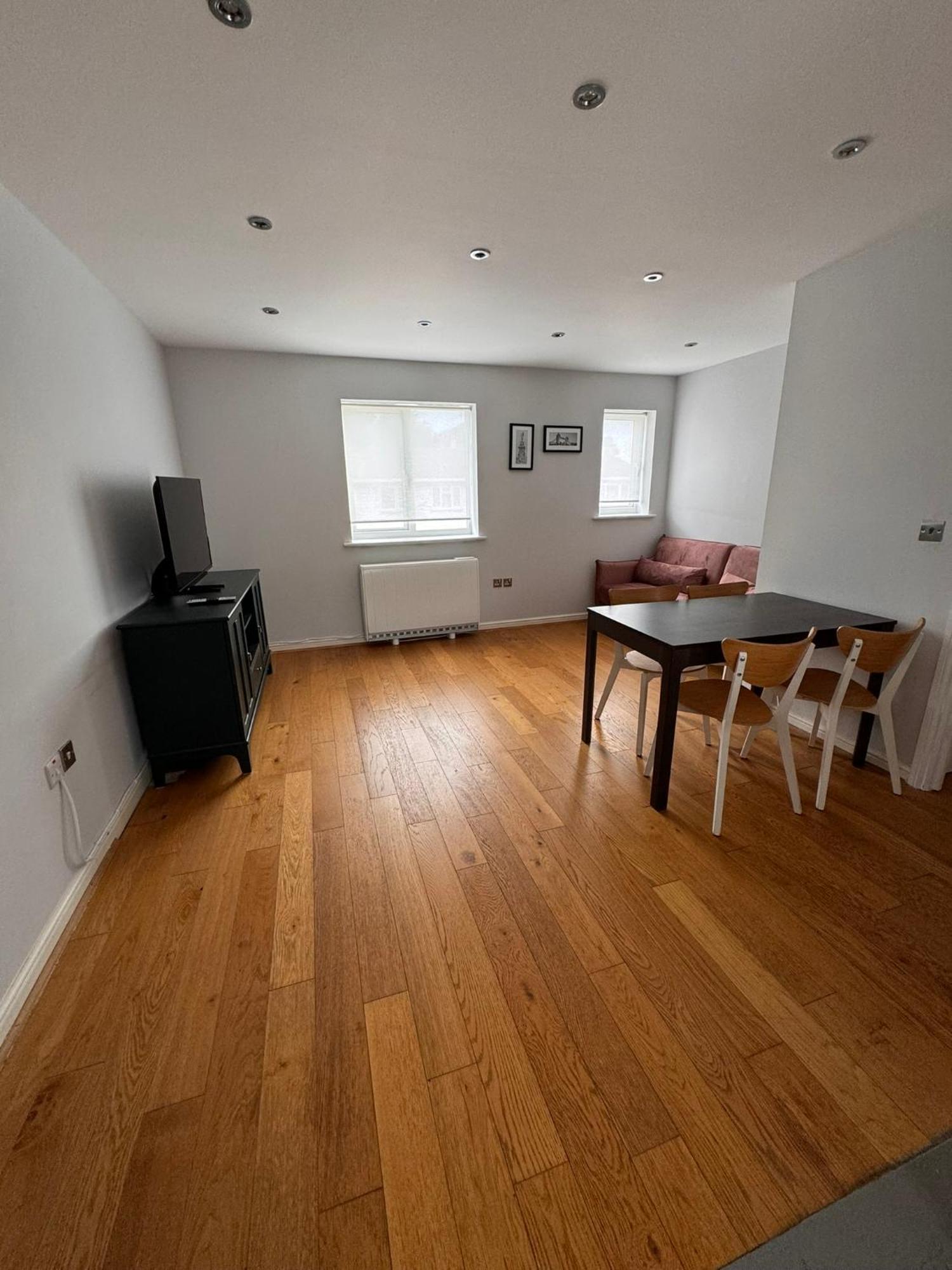 Apartment 2-bedroom Flat Walking Distance To Excel - Perfect Location! London