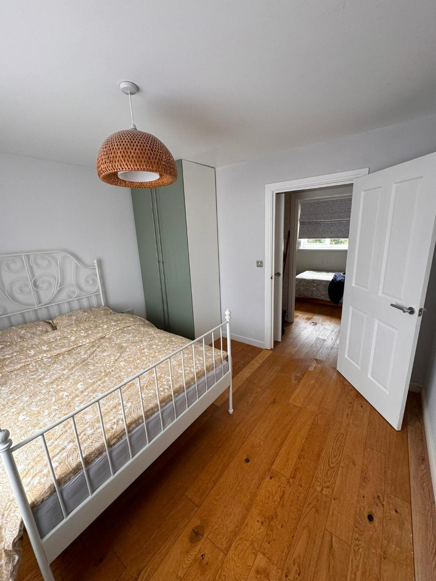 Apartment 2-bedroom Flat Walking Distance To Excel - Perfect Location! London