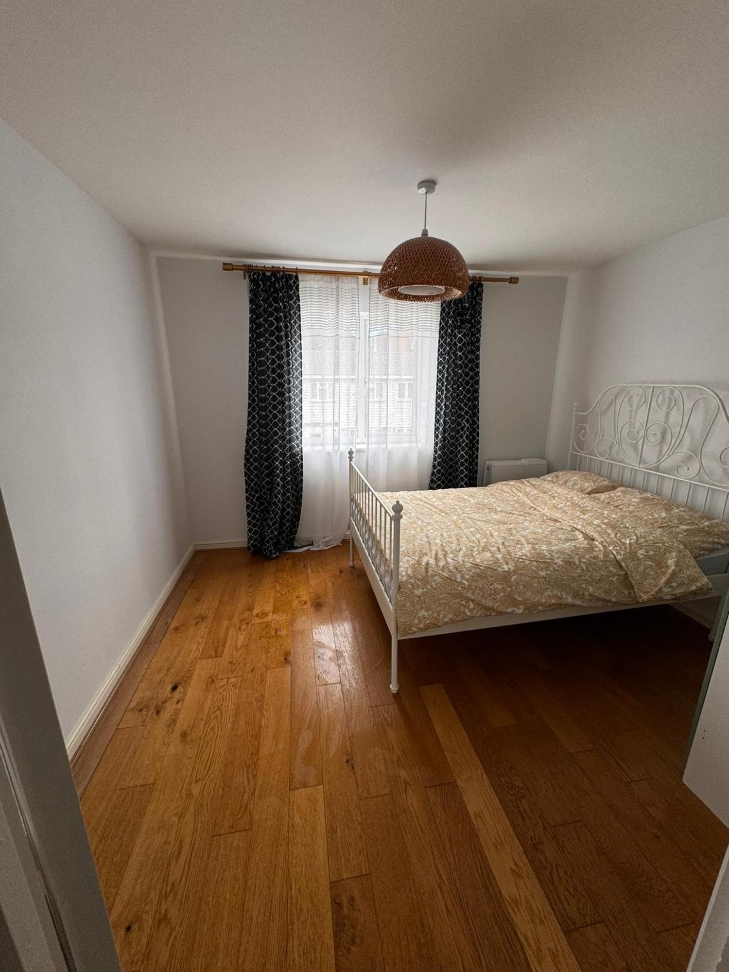 2-bedroom Flat Walking Distance To Excel - Perfect Location! * London