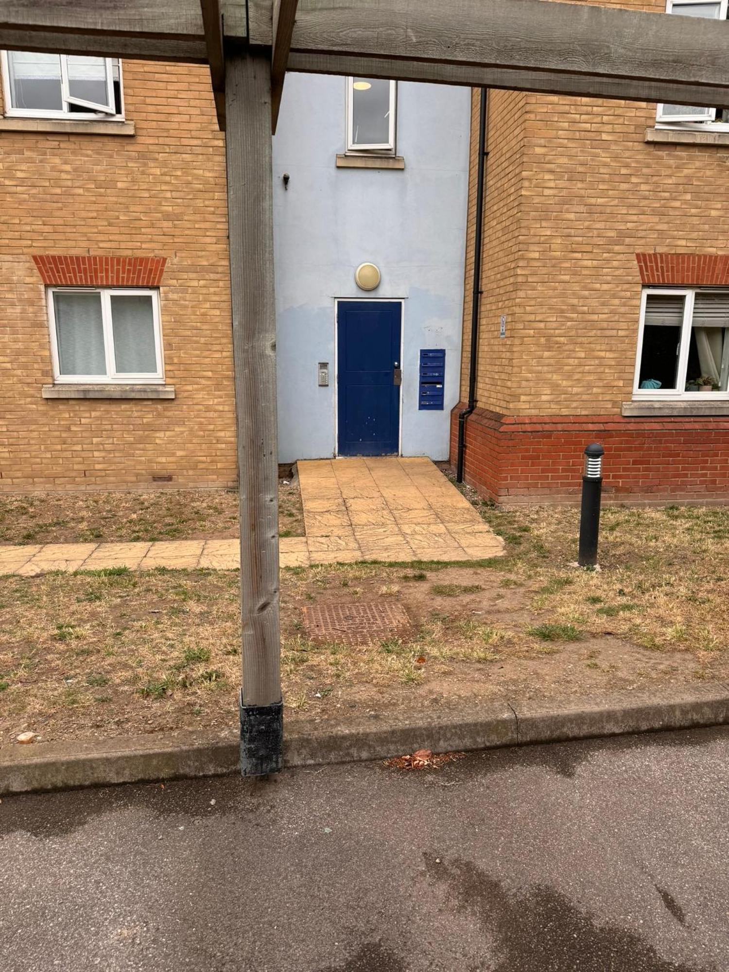 2-bedroom Flat Walking Distance To Excel - Perfect Location!