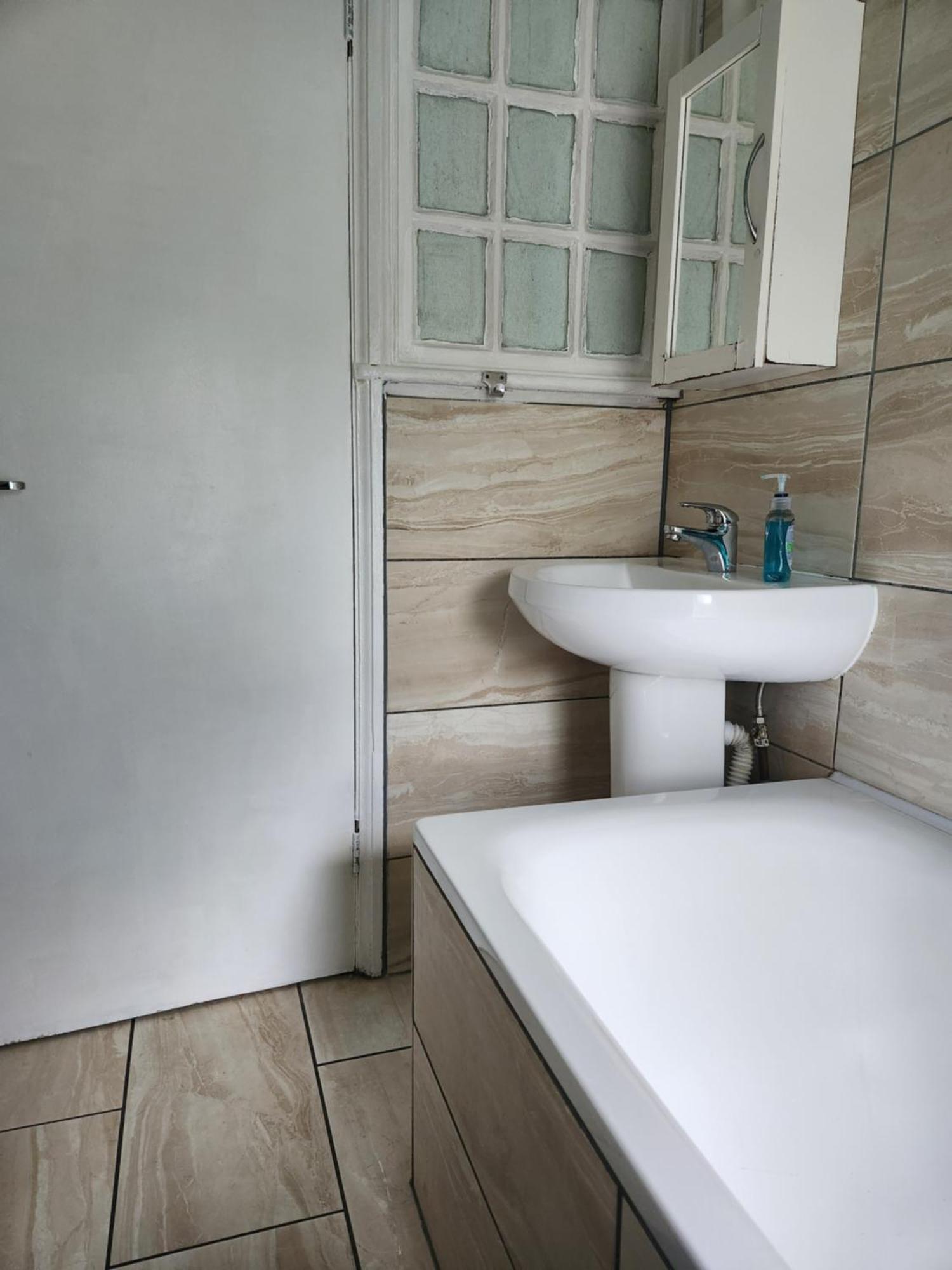 Flat With Work Station, Monitor, Smart Tv & Netflix Appartement Londen