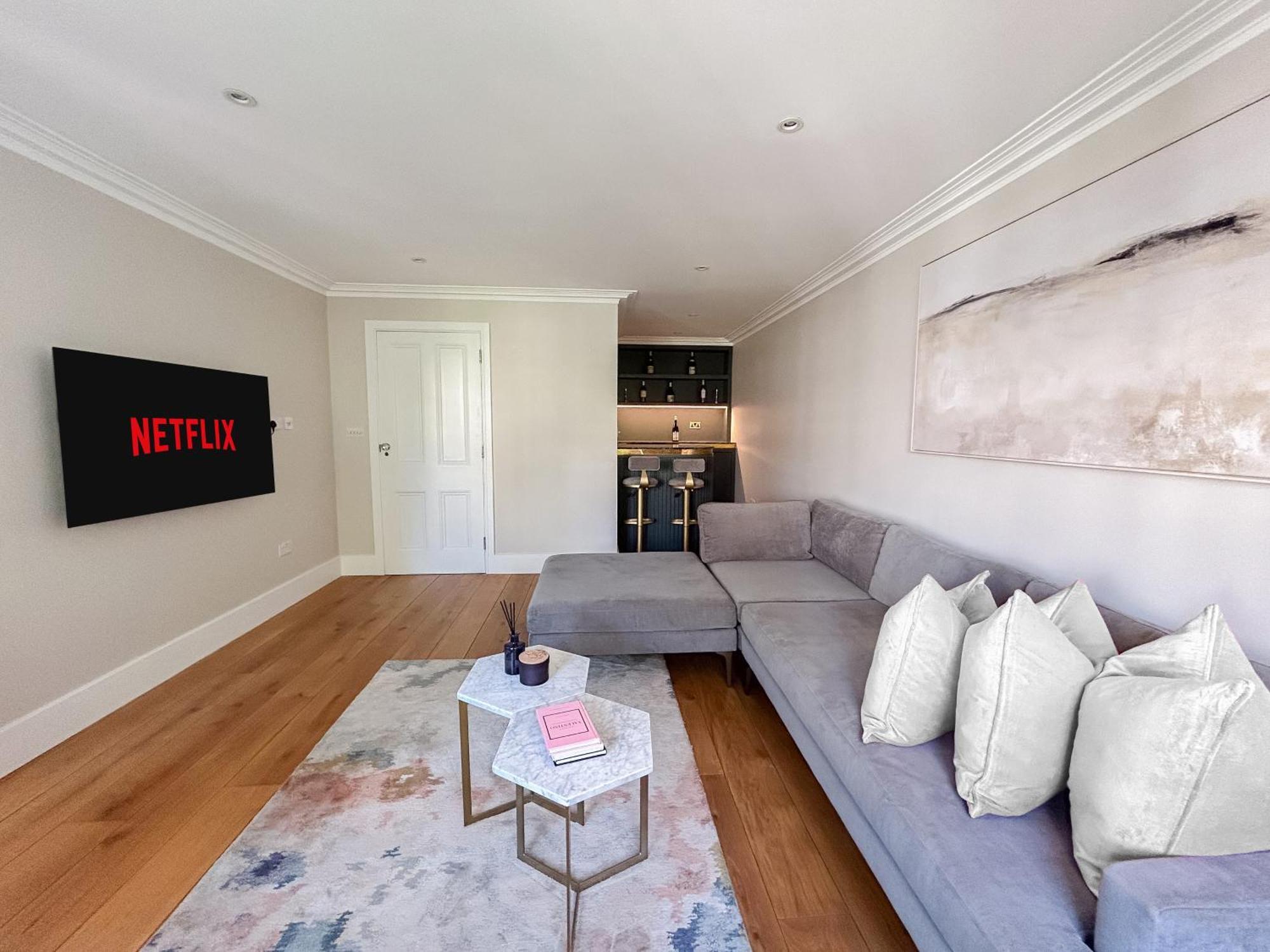 Apartment Luxurious In A Prestigious Location *