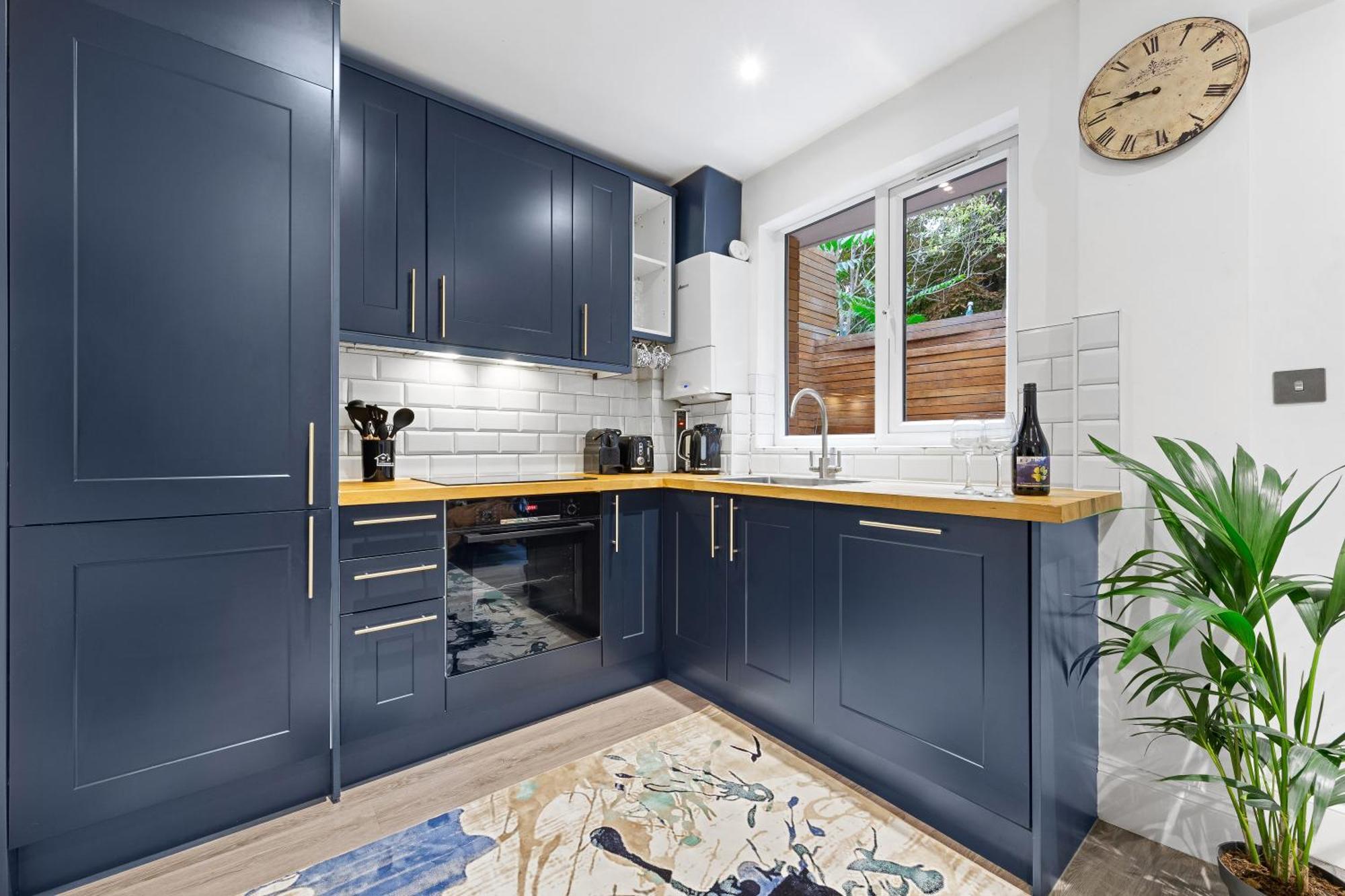 Modern 1 Bed Flat In Barnes Near River Thames London