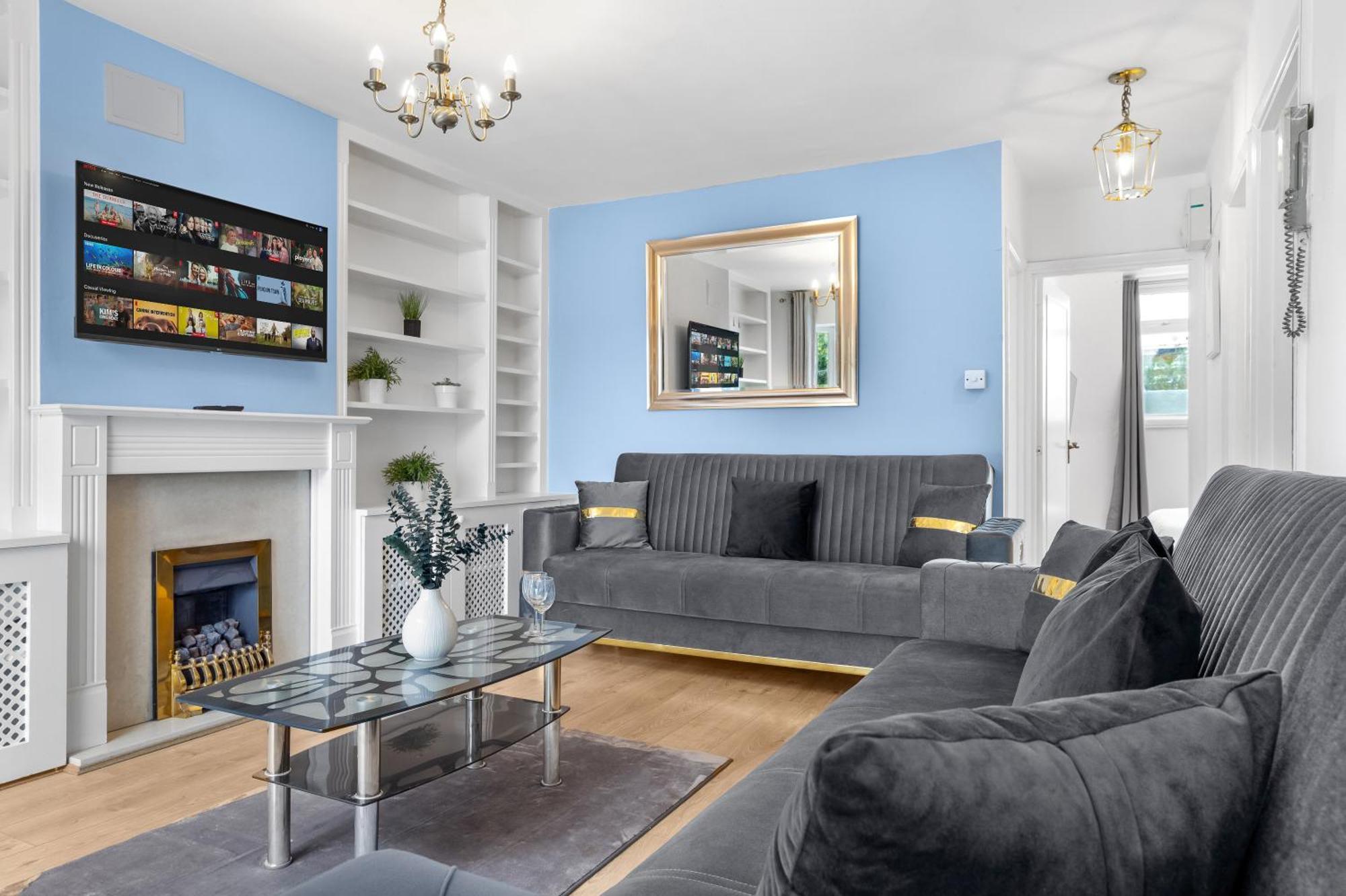 Newly Renovated Kensington 2 Bedroom With Balcony Near Harrods Sleeps 6, 2 Min Walk From Station Apartamento