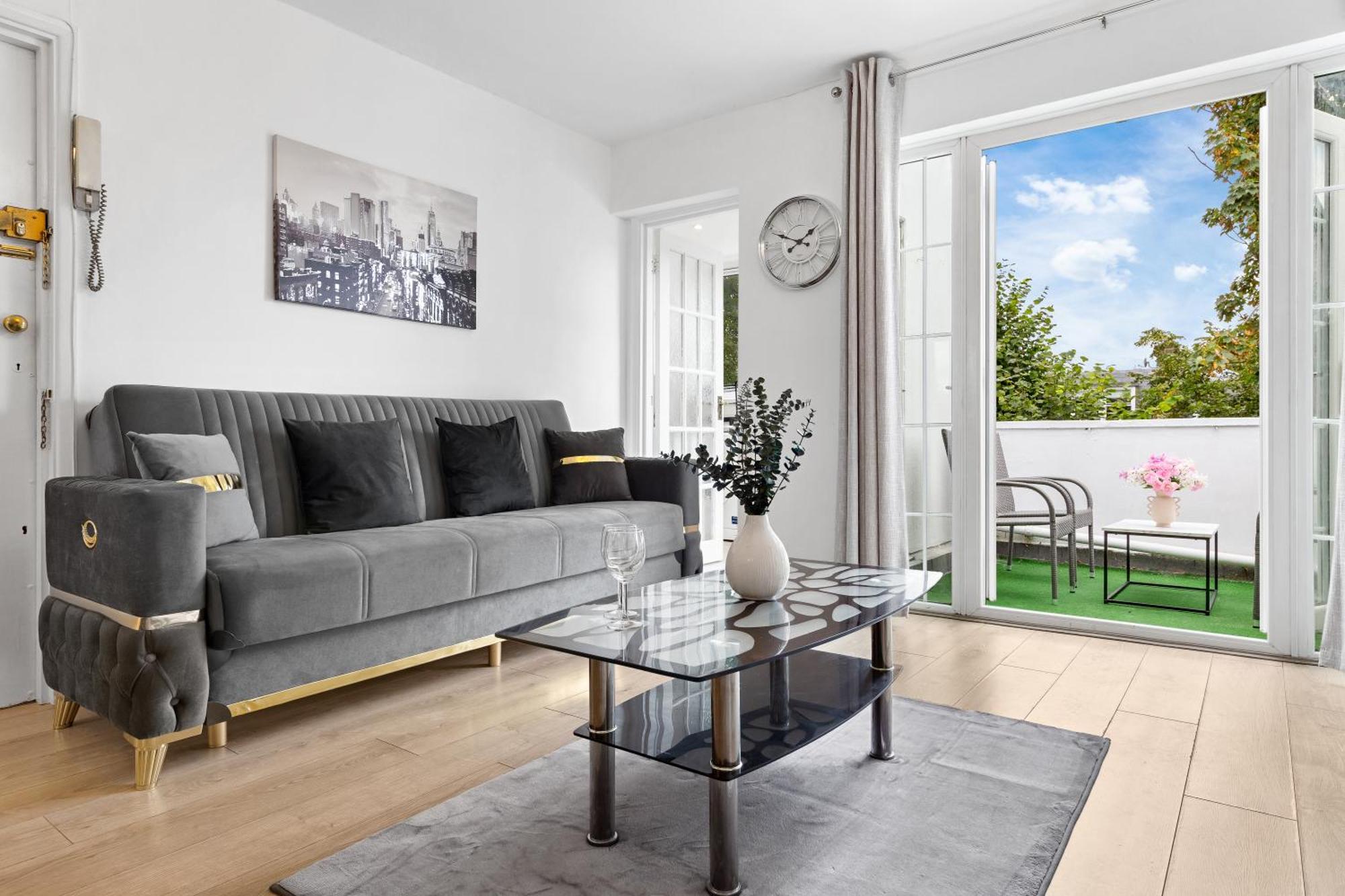 Apartamento Newly Renovated Kensington 2 Bedroom With Balcony Near Harrods Sleeps 6, 2 Min Walk From Station