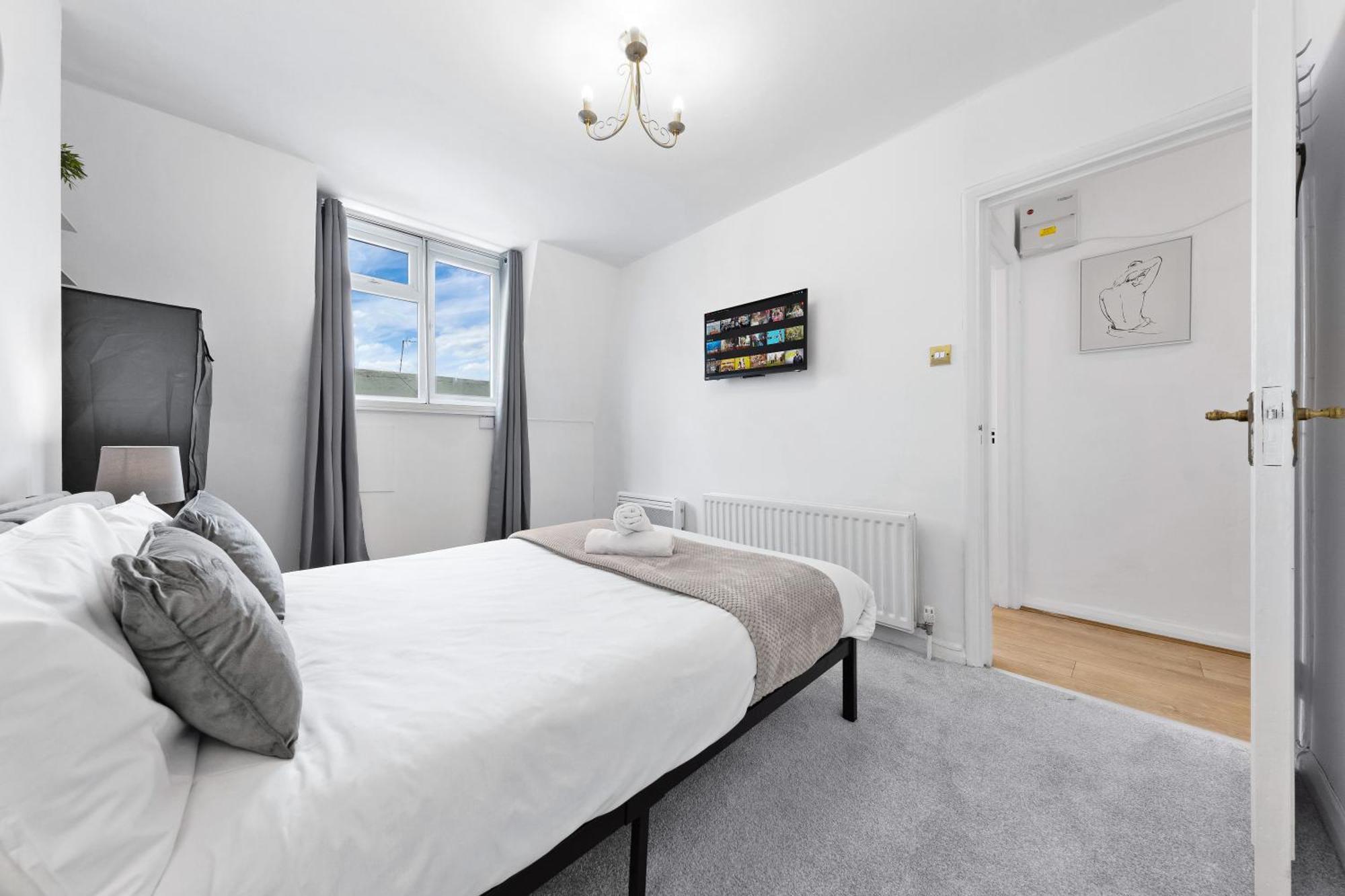 Newly Renovated Kensington 2 Bedroom With Balcony Near Harrods Sleeps 6, 2 Min Walk From Station Apartamento *