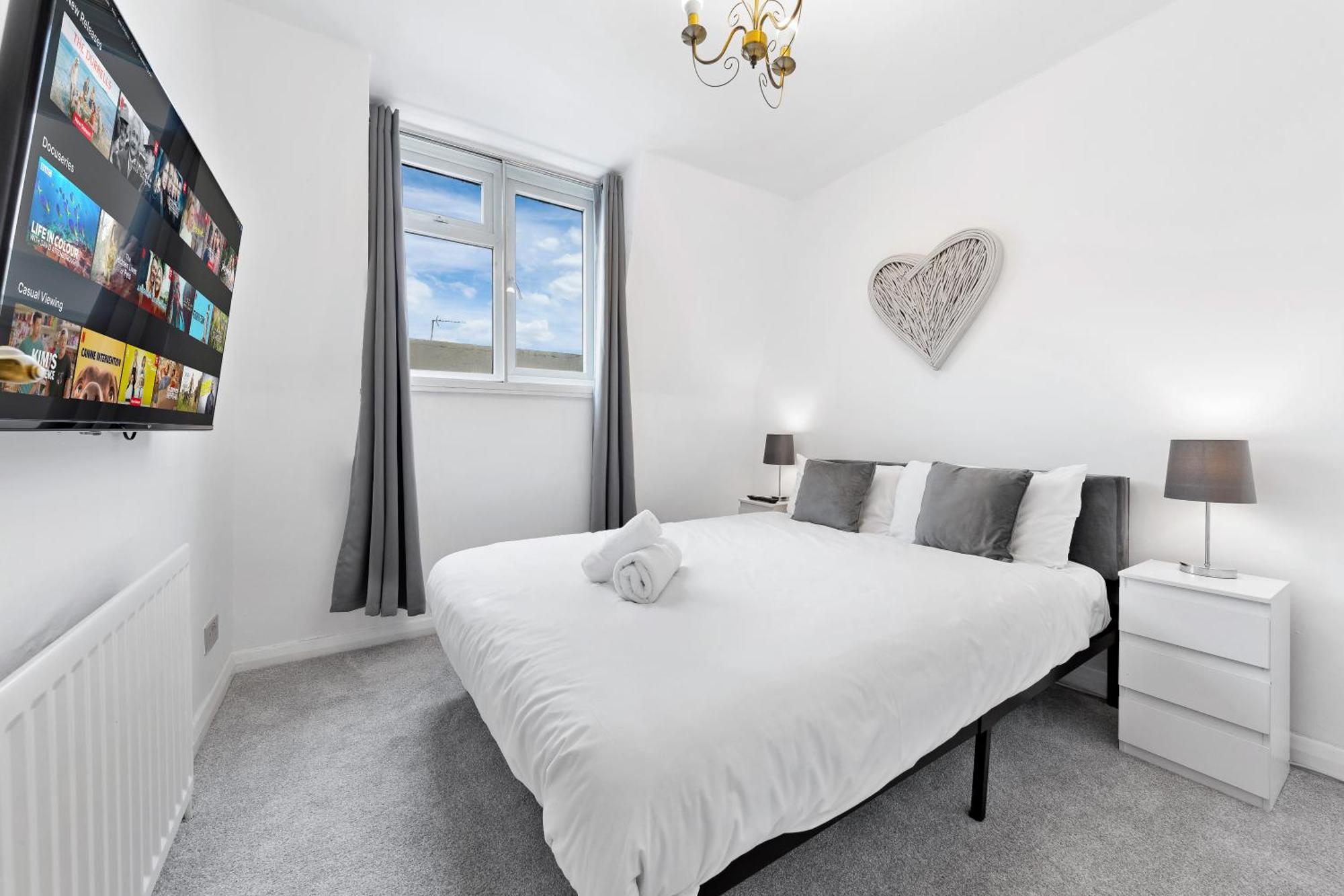 Newly Renovated Kensington 2 Bedroom With Balcony Near Harrods Sleeps 6, 2 Min Walk From Station Apartamento Londres